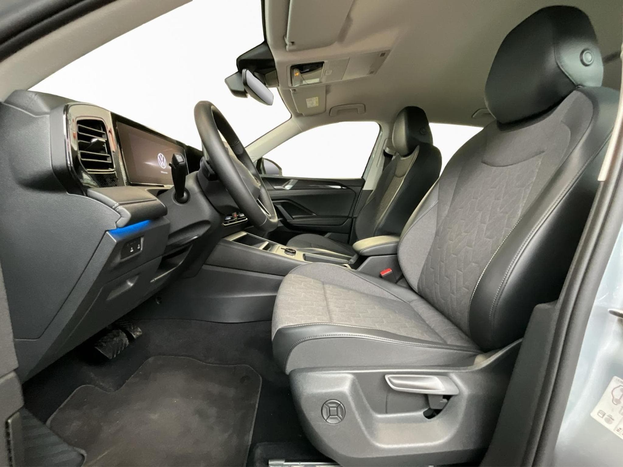 VW Tiguan Life+DSG+AHK+P.Infotainement+LED (2025) - Foto 9