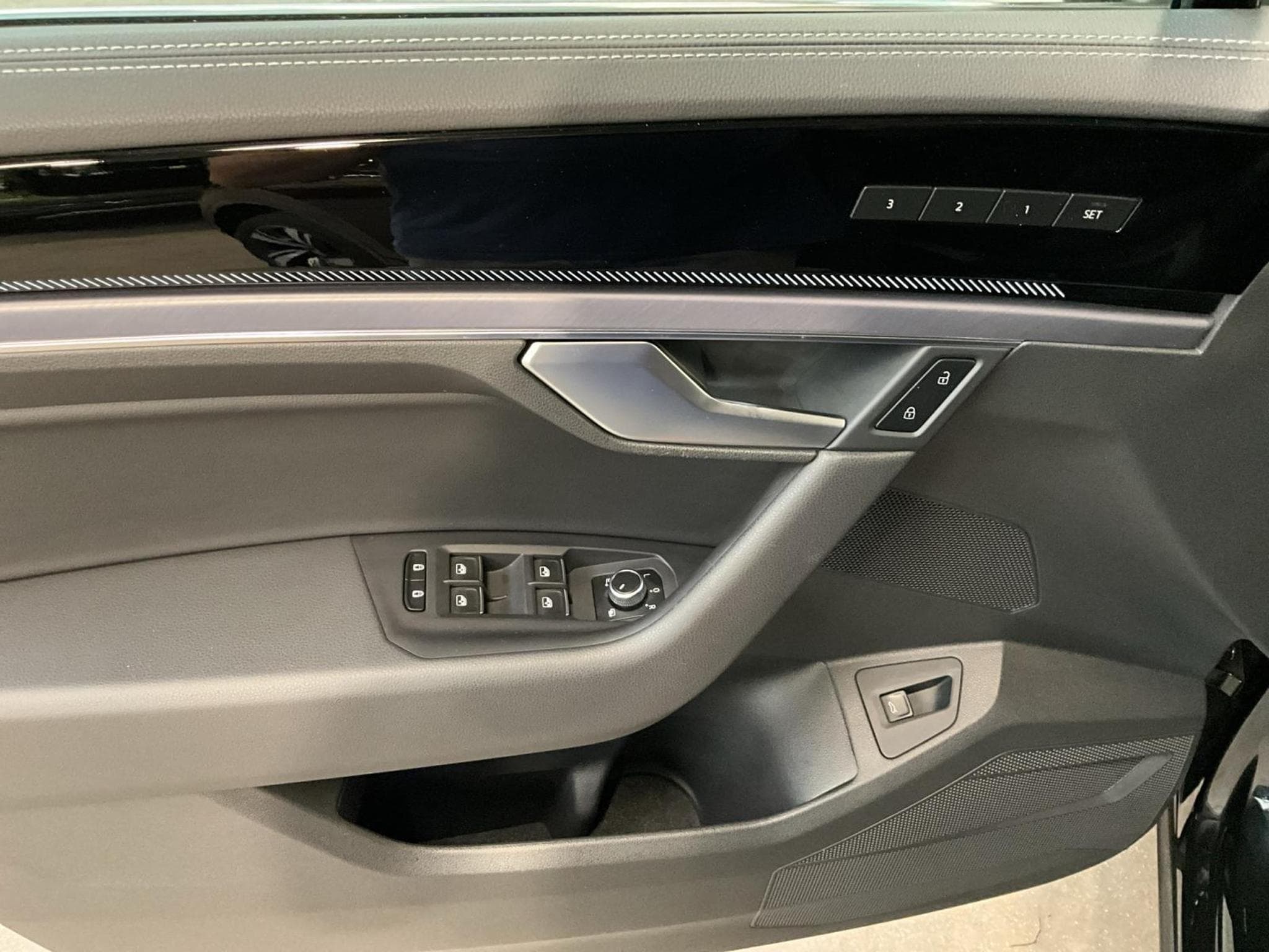 VW Touareg R-Line+V6+TDI+4M+IQ-Drive+P.Travel+Pano+Stand-H.+Luft. (2025) - Foto 14