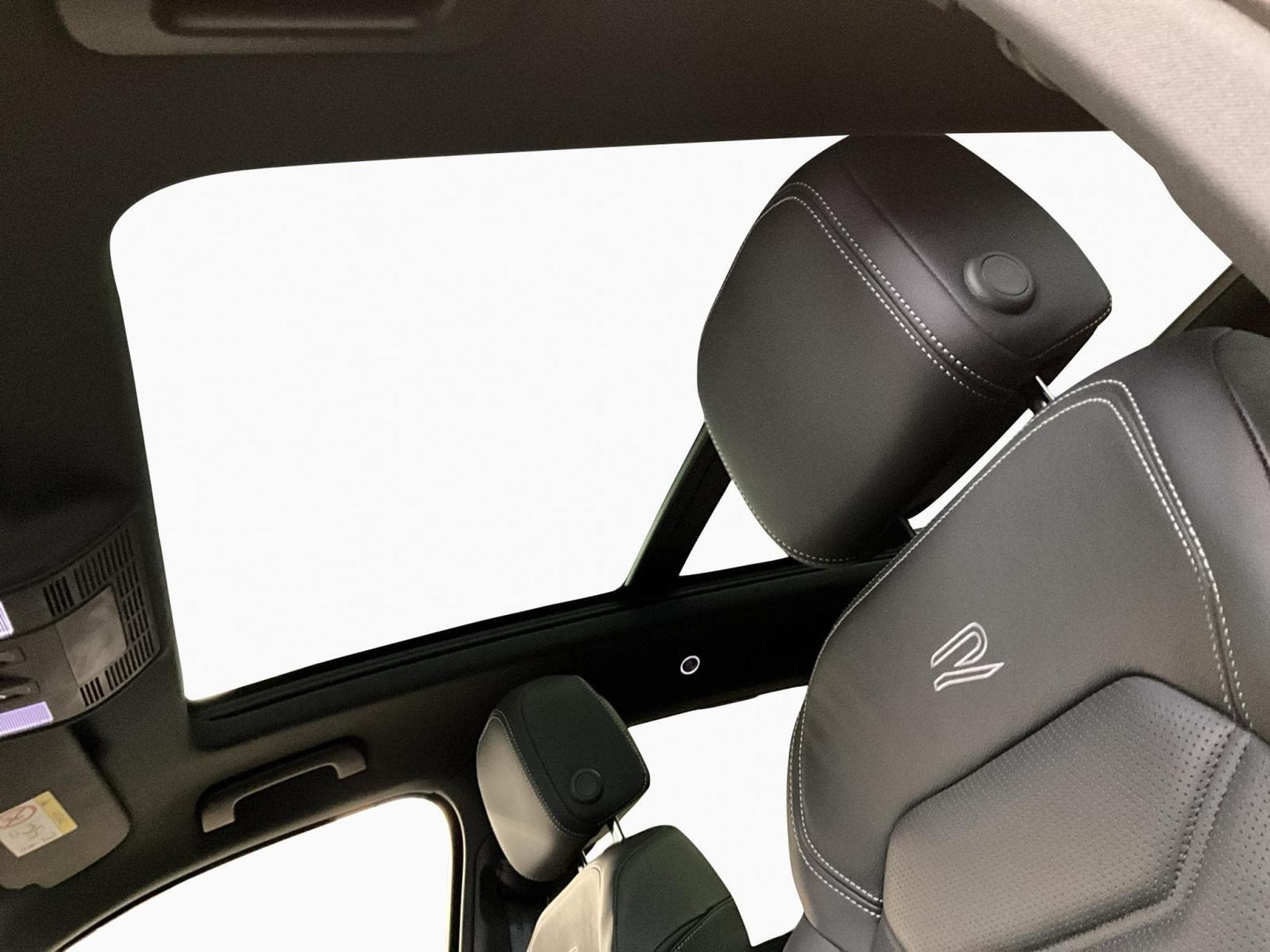 VW Touareg R-Line+V6+TDI+4M+IQ-Drive+P.Travel+Pano+Stand-H.+Luft. (2025) - Foto 15