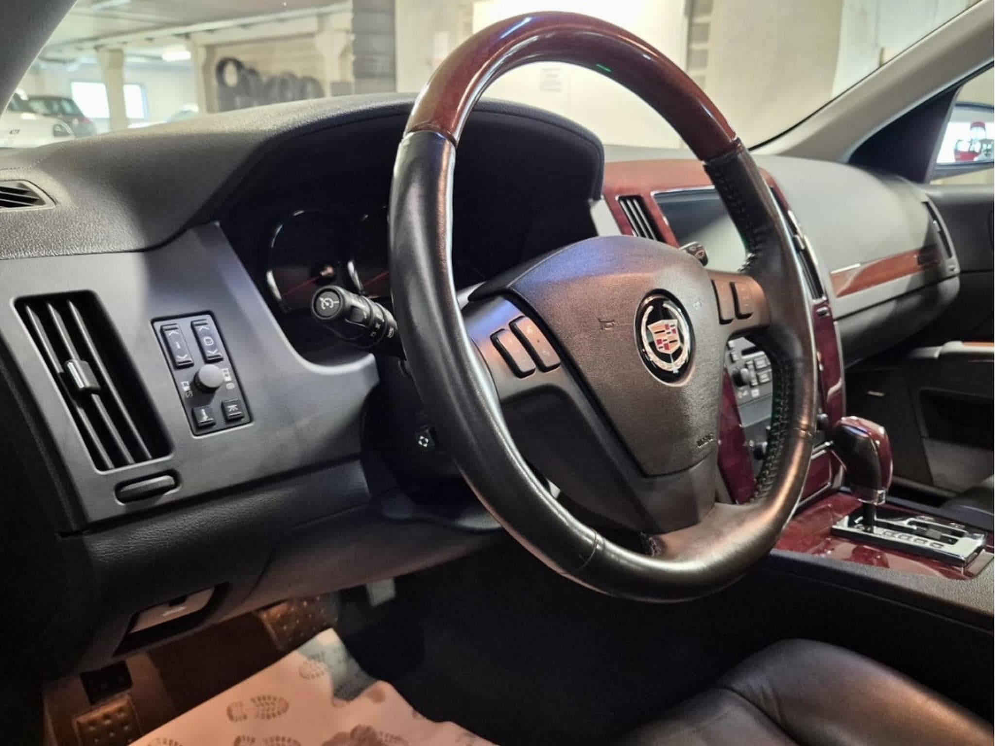 Cadillac STS 4.6 V8 HEAD UP BOSE CUIR NAVI EUROPA COC (2010) - Foto 12