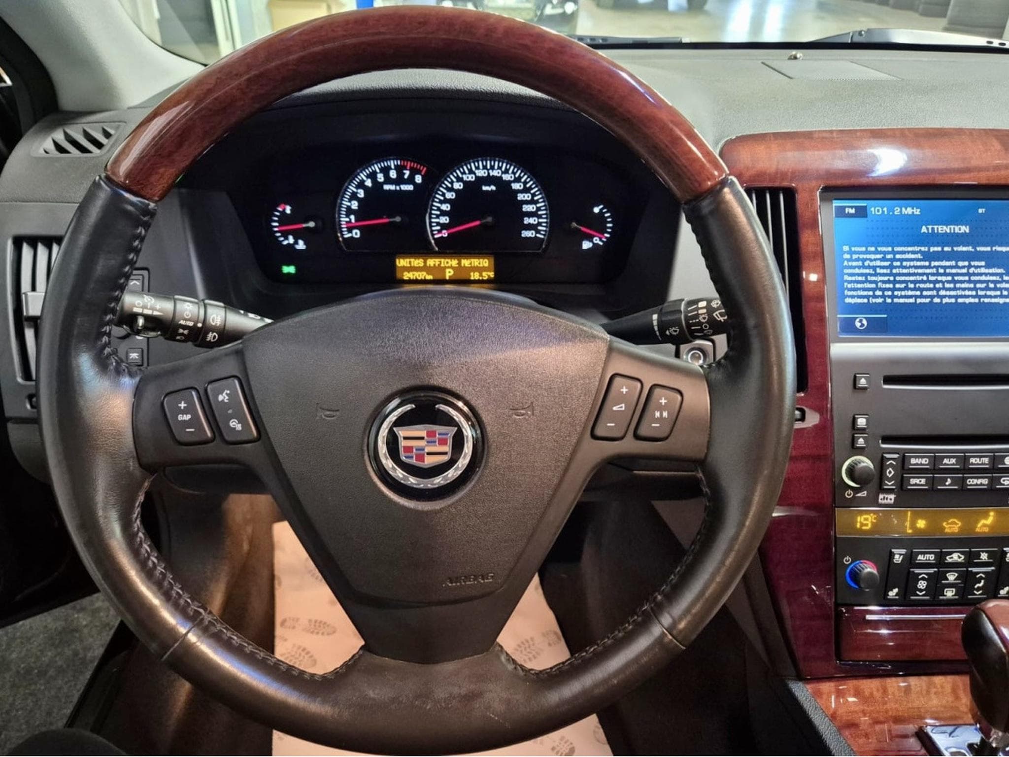 Cadillac STS 4.6 V8 HEAD UP BOSE CUIR NAVI EUROPA COC (2010) - Foto 8