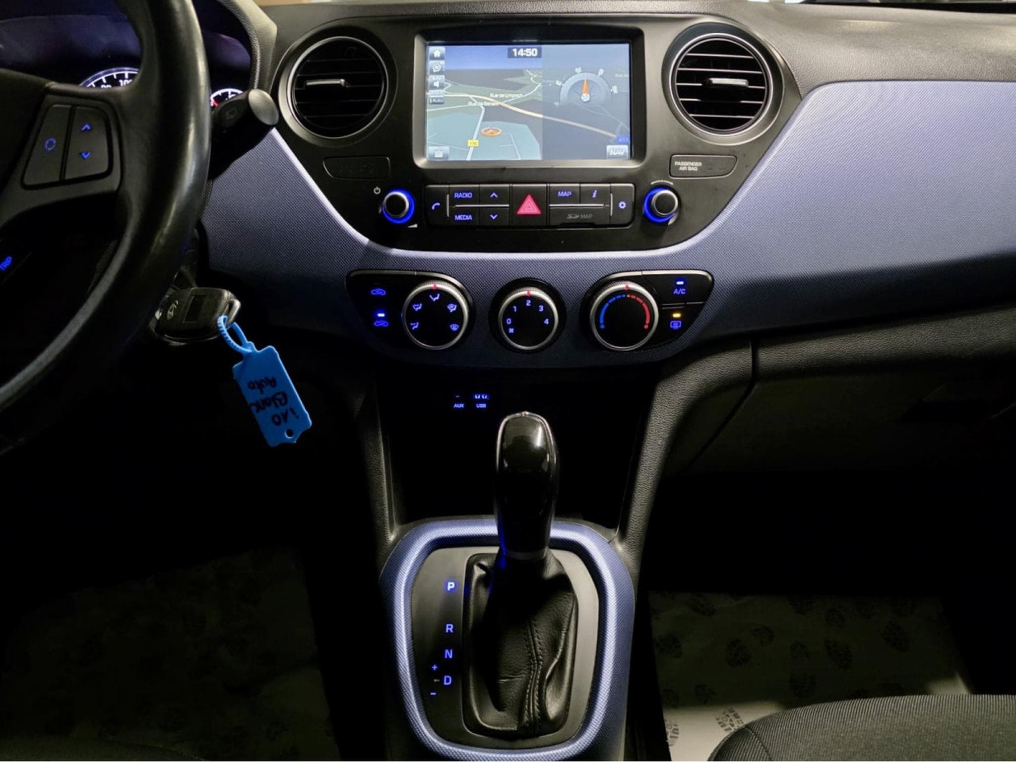 Hyundai i10 1.0 AUTO CLIM NAVI (2019) - Foto 8