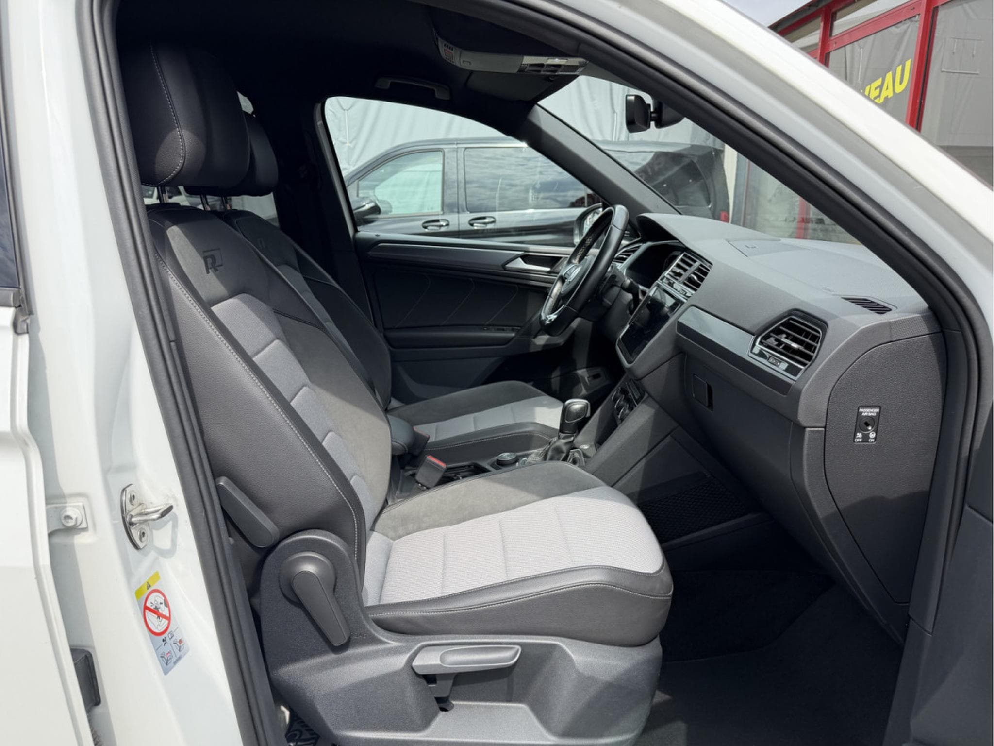 VW Tiguan 2.0 TSI 190 DSG 4MOTION 3X R-LINE CUIR NAVI (2020) - Photo 5