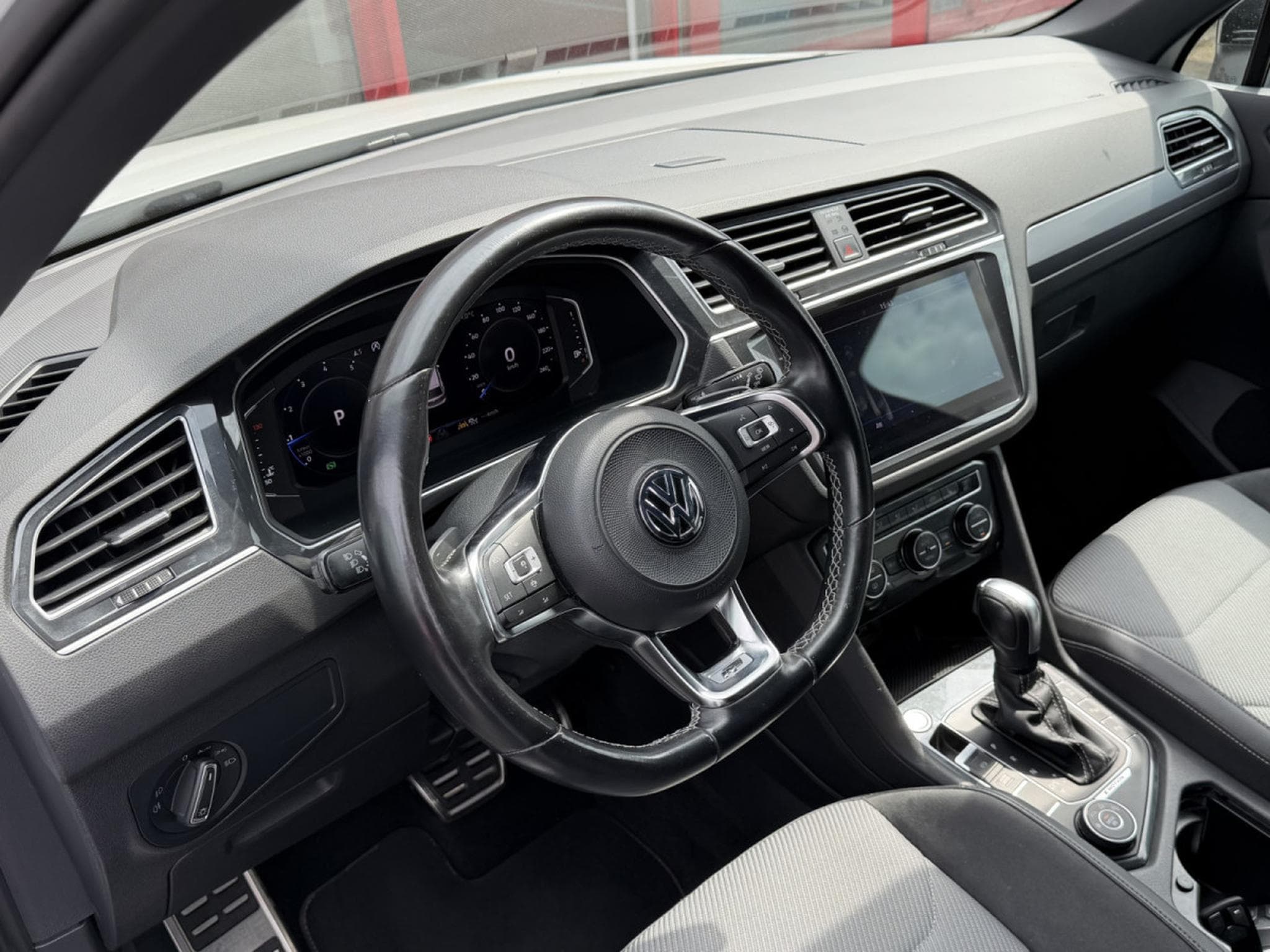 VW Tiguan 2.0 TSI 190 DSG 4MOTION 3X R-LINE CUIR NAVI (2020) - Photo 6