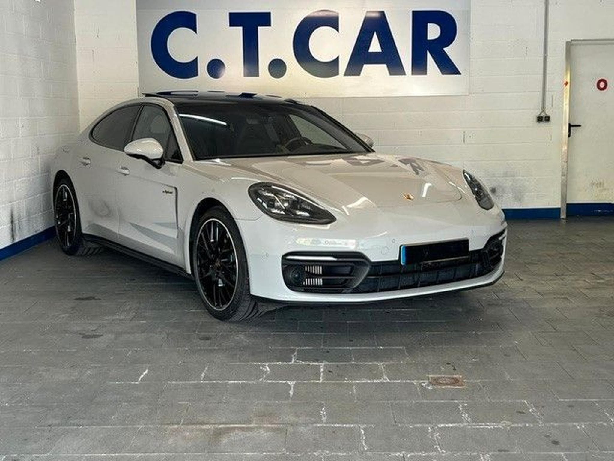 Porsche Panamera 4 E-Hybrid Platinum Edition (2022) - Photo 1