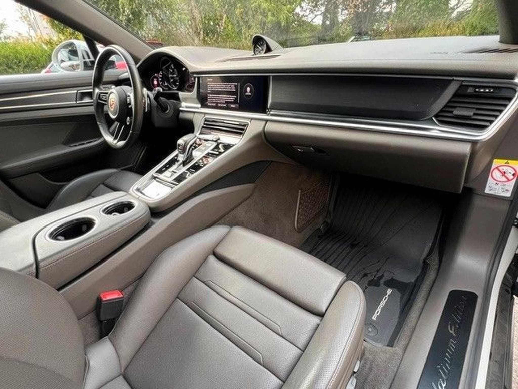 Porsche Panamera 4 E-Hybrid Platinum Edition (2022) - Photo 22