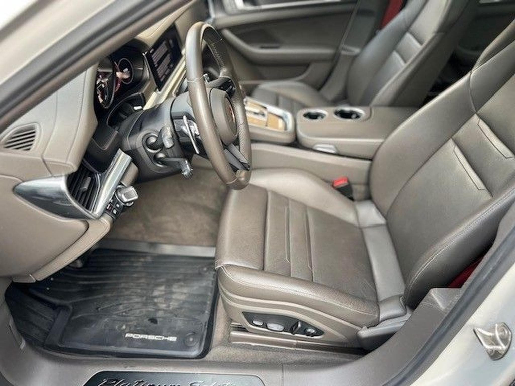 Porsche Panamera 4 E-Hybrid Platinum Edition (2022) - Photo 23