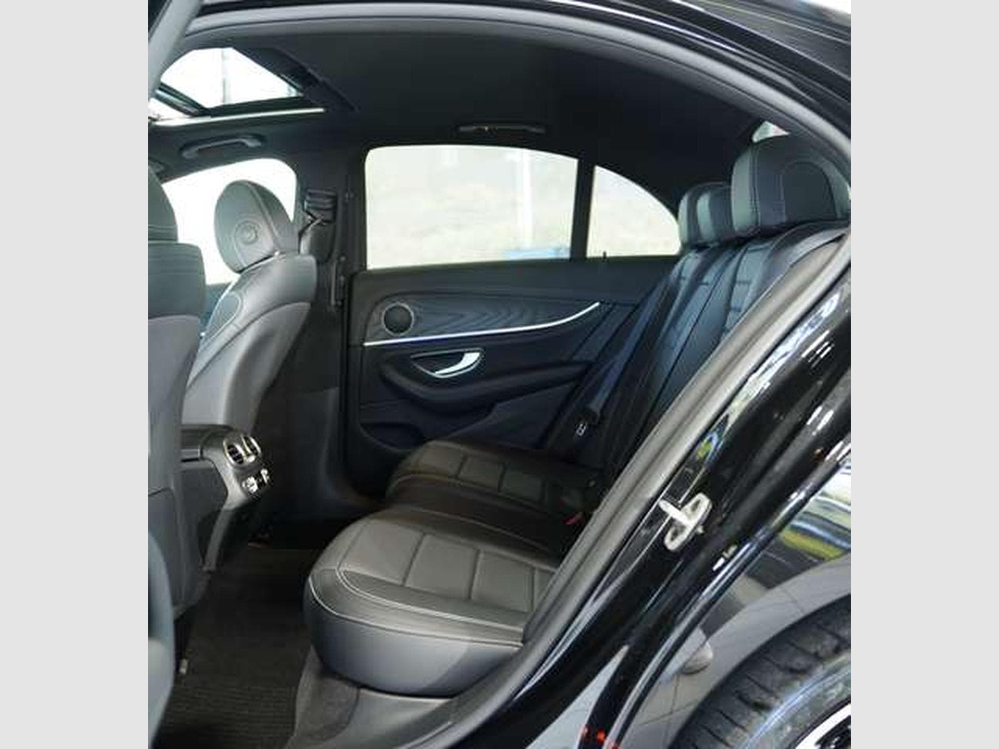 Mercedes E 450 4M AMG Line Limousine *2.H *20 *GSD *LUFT (2021) - Photo 21