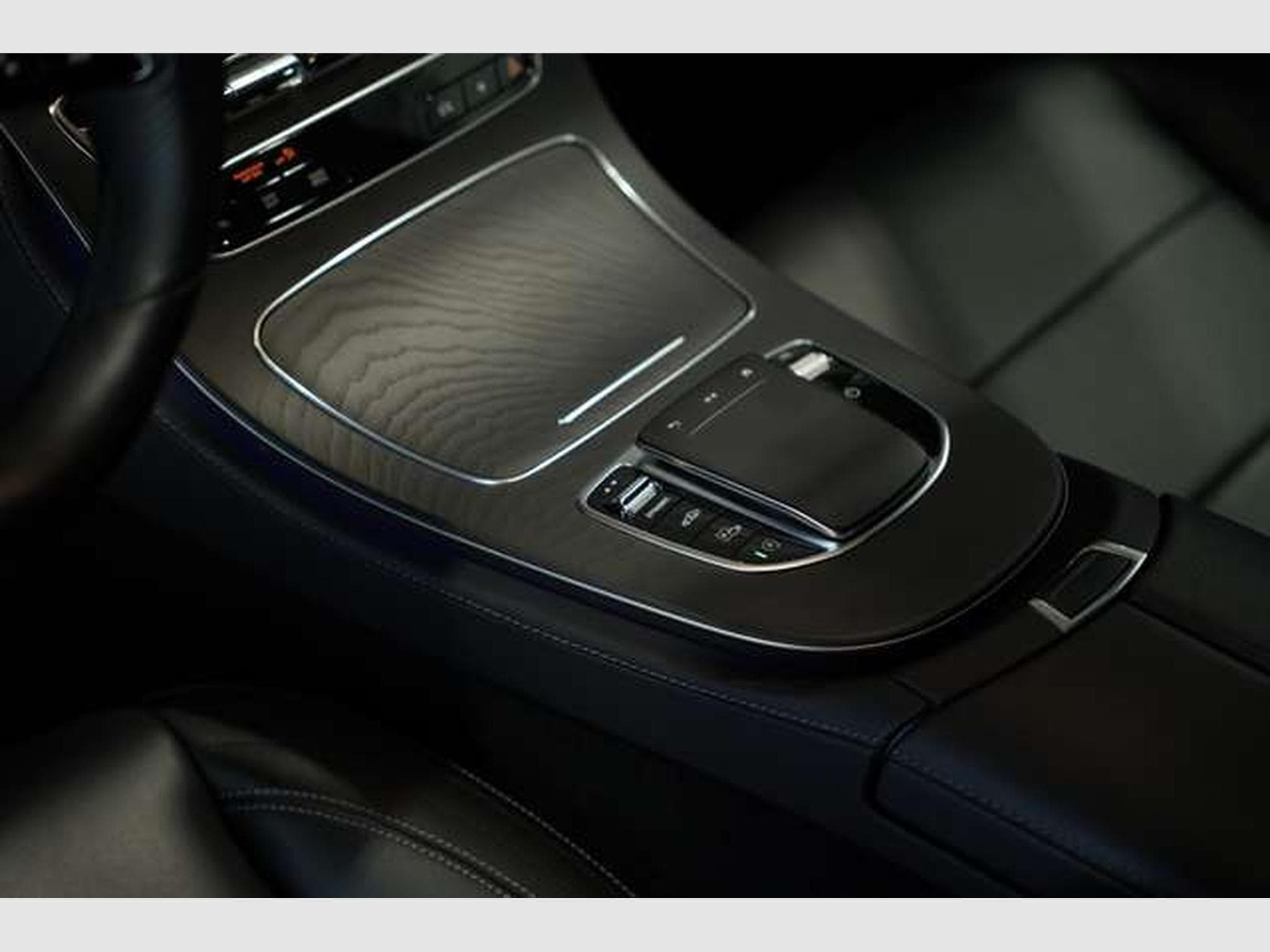 Mercedes E 450 4M AMG Line Limousine *2.H *20 *GSD *LUFT (2021) - Photo 27