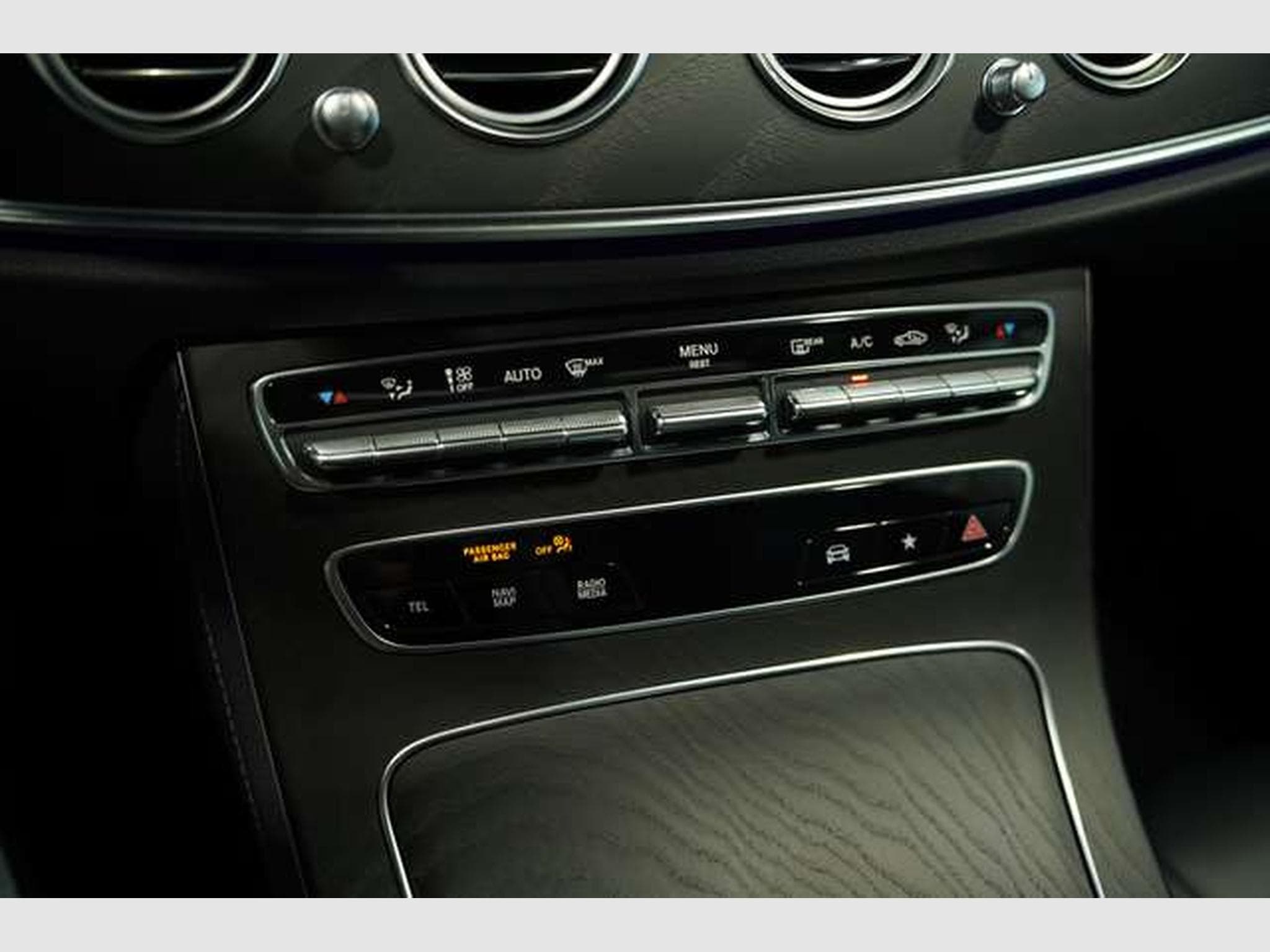 Mercedes E 450 4M AMG Line Limousine *2.H *20 *GSD *LUFT (2021) - Photo 28