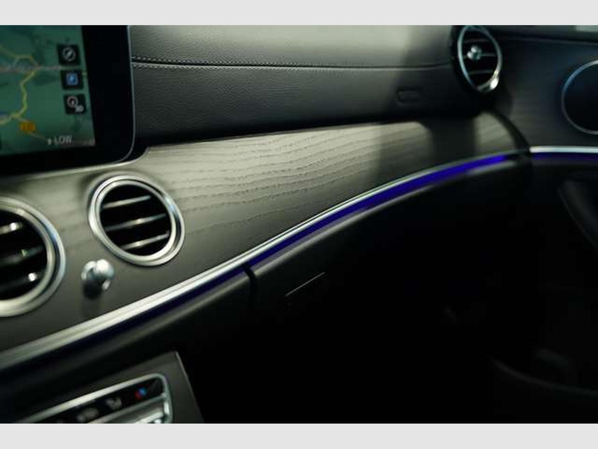 Mercedes E 450 4M AMG Line Limousine *2.H *20 *GSD *LUFT (2021) - Photo 29