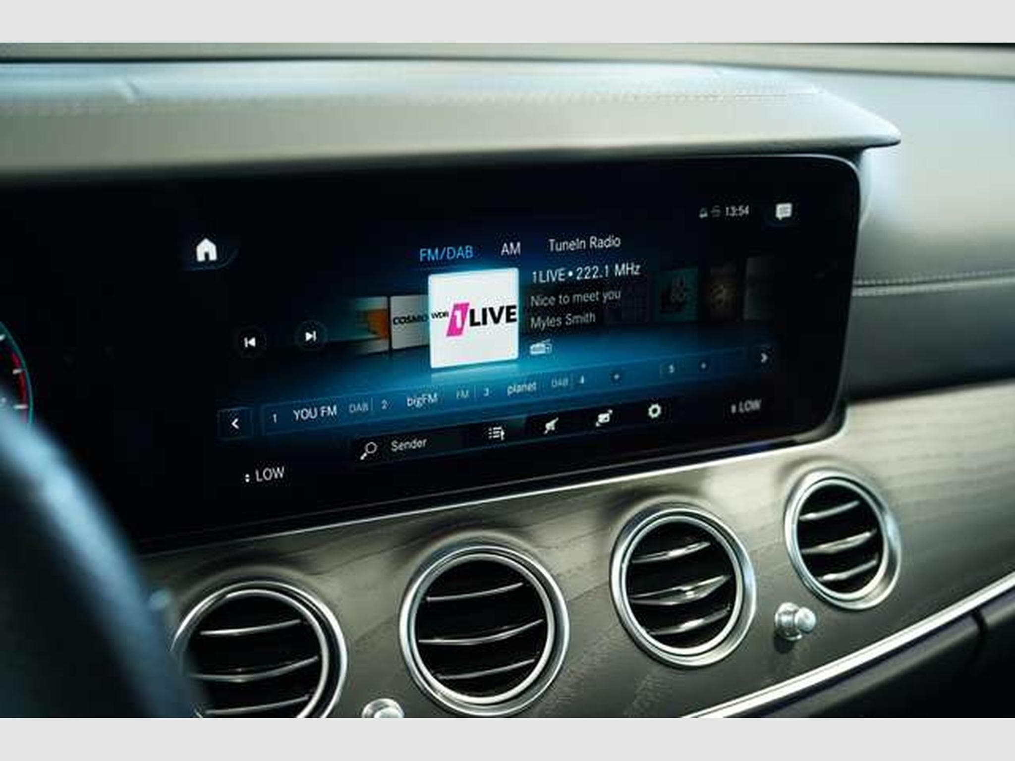Mercedes E 450 4M AMG Line Limousine *2.H *20 *GSD *LUFT (2021) - Photo 32