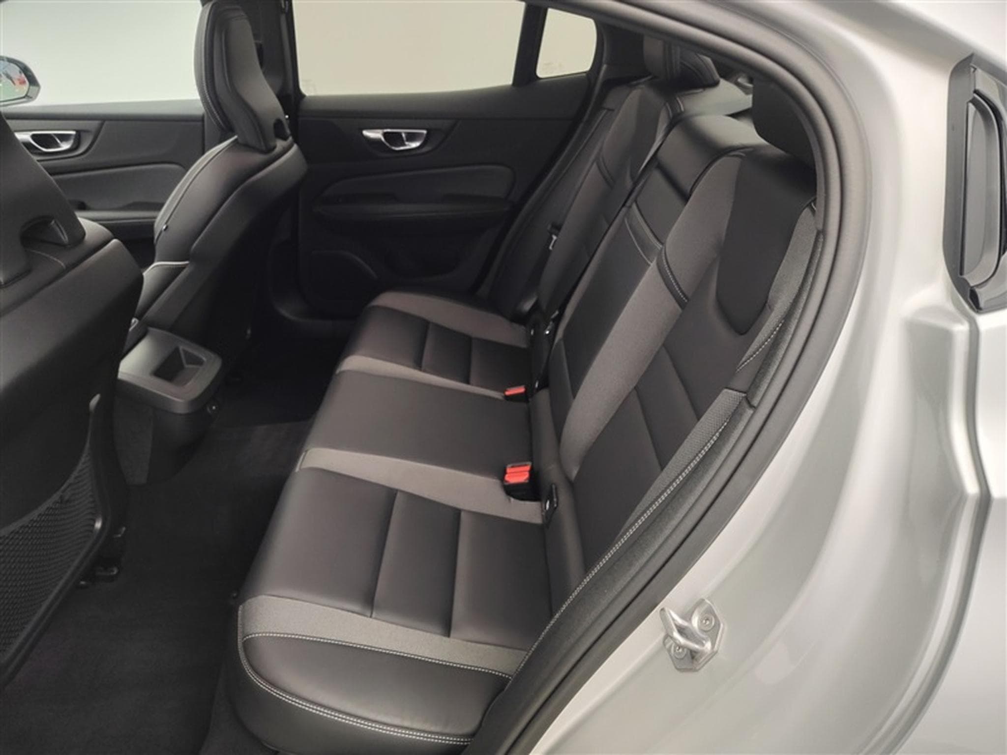 Volvo S60 2.0 B3 MHE R-Design Geartronic NAVI / PANO/ H-KARDON / JA 19 (2022) - Photo 14