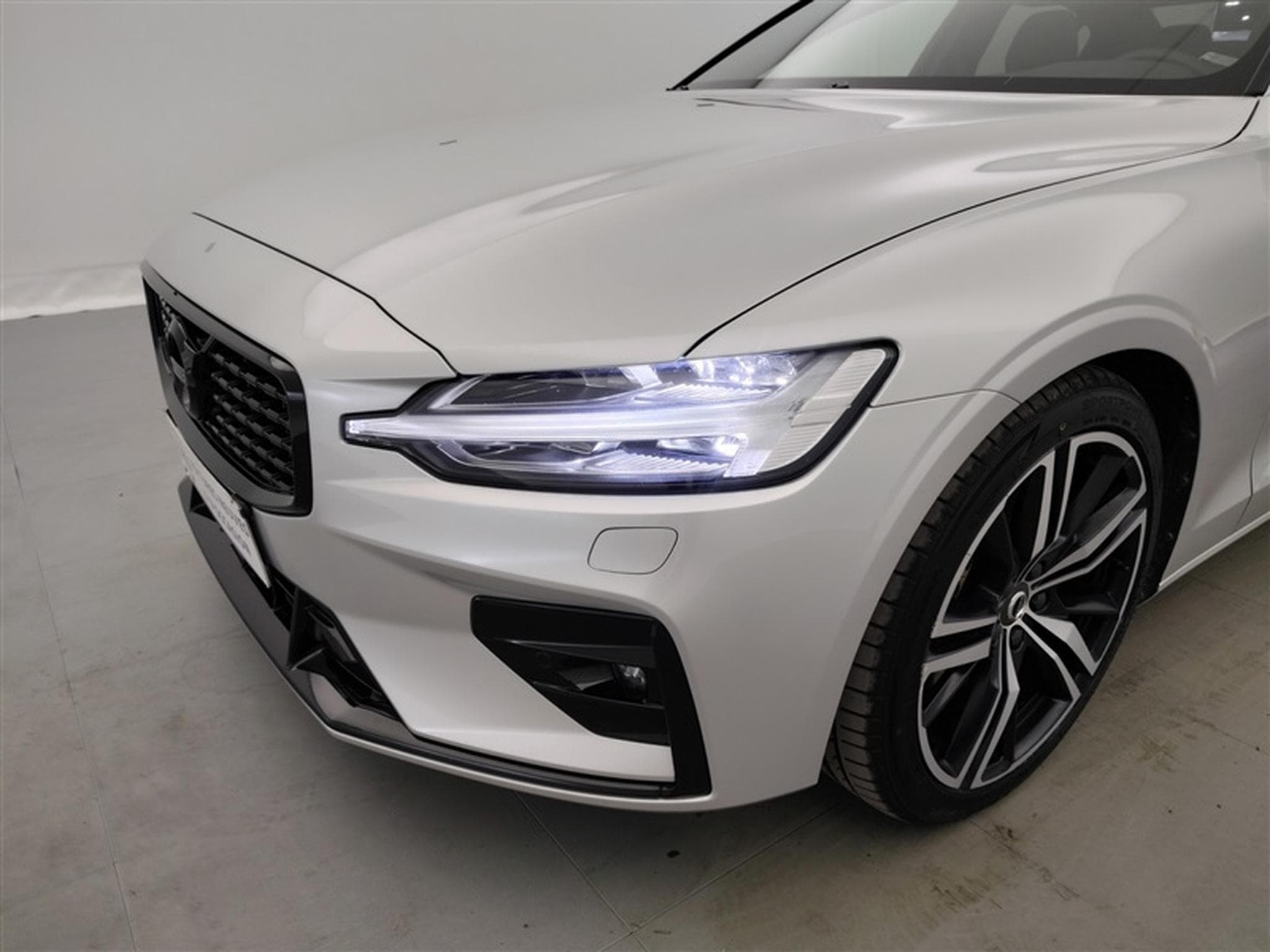 Volvo S60 2.0 B3 MHE R-Design Geartronic NAVI / PANO/ H-KARDON / JA 19 (2022) - Photo 16