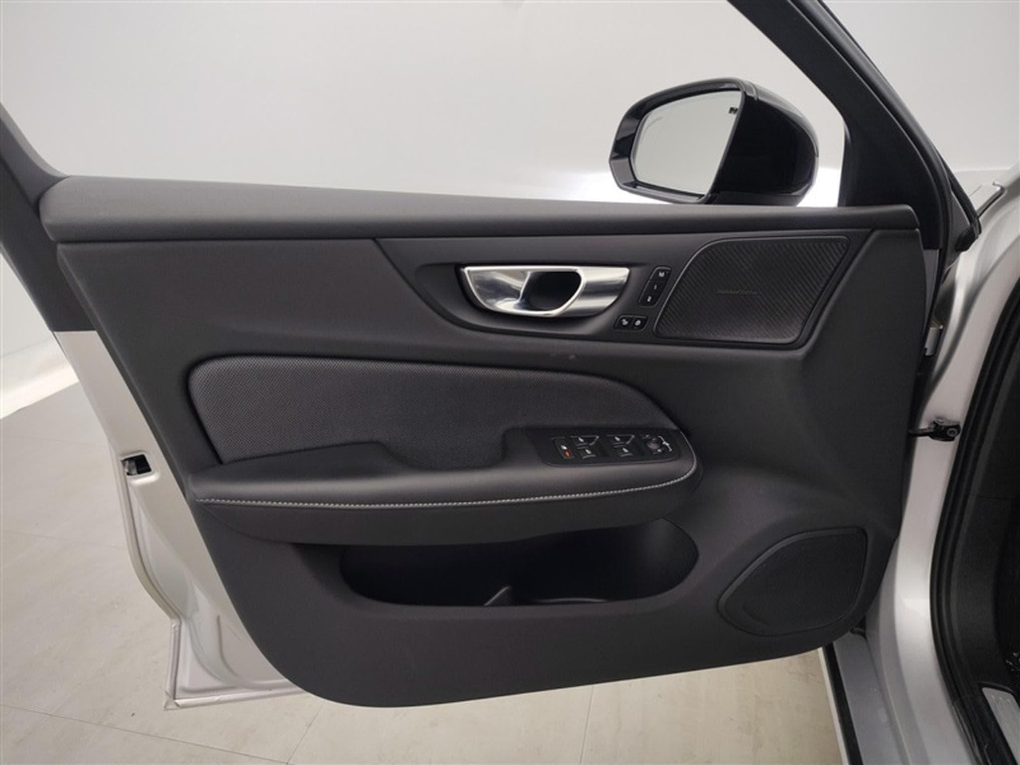 Volvo S60 2.0 B3 MHE R-Design Geartronic NAVI / PANO/ H-KARDON / JA 19 (2022) - Photo 18