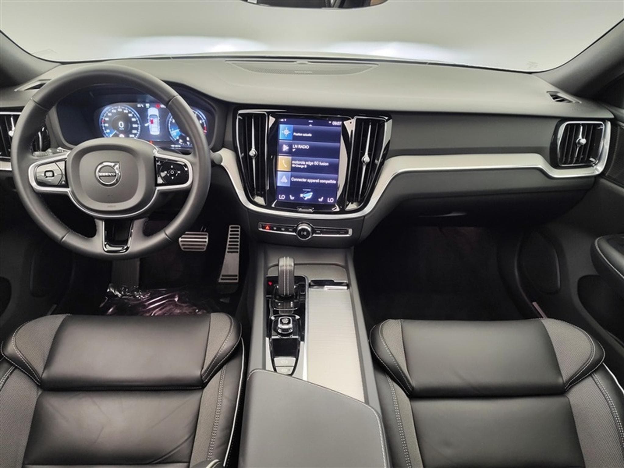 Volvo S60 2.0 B3 MHE R-Design Geartronic NAVI / PANO/ H-KARDON / JA 19 (2022) - Photo 8