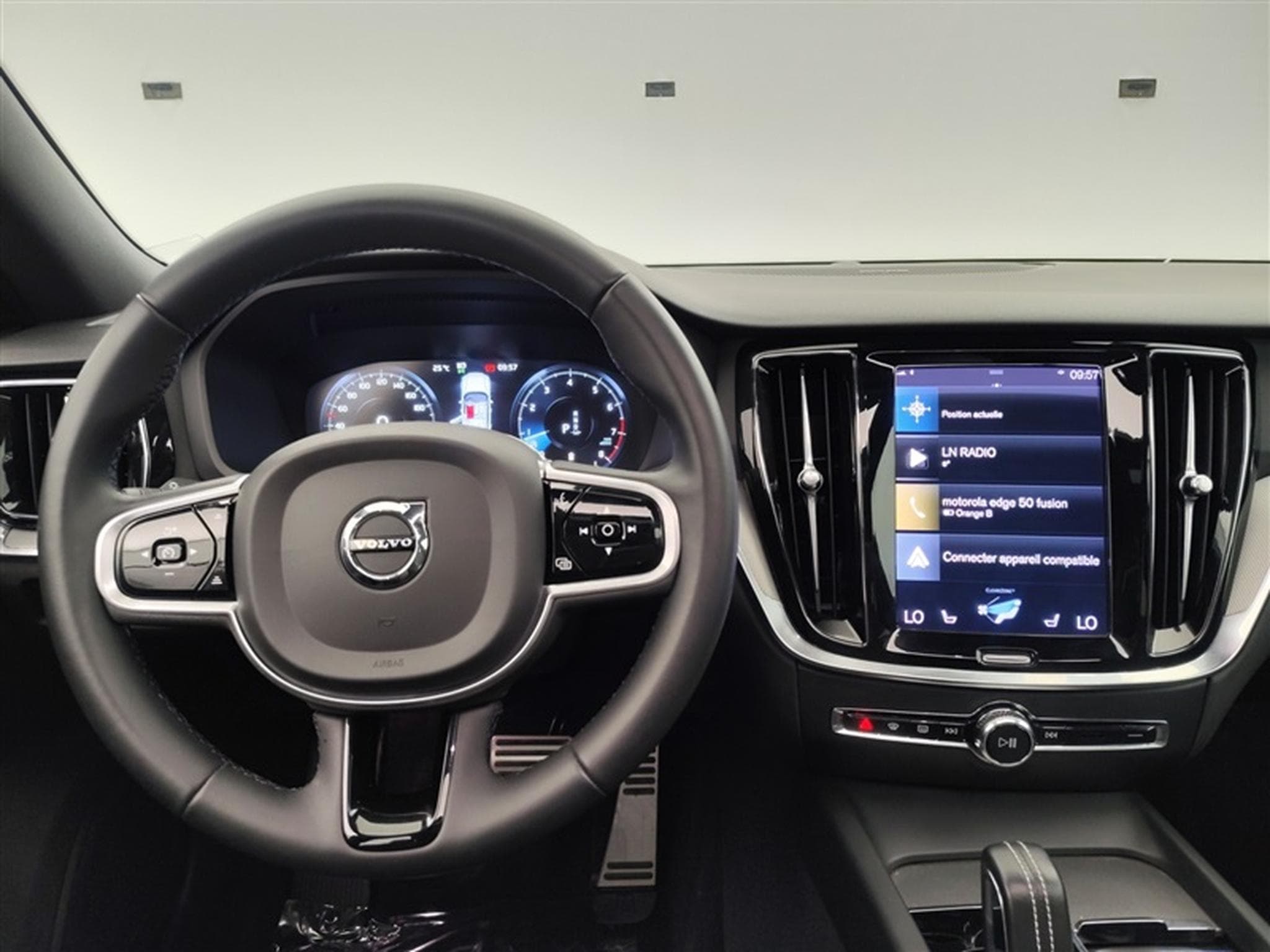 Volvo S60 2.0 B3 MHE R-Design Geartronic NAVI / PANO/ H-KARDON / JA 19 (2022) - Photo 9