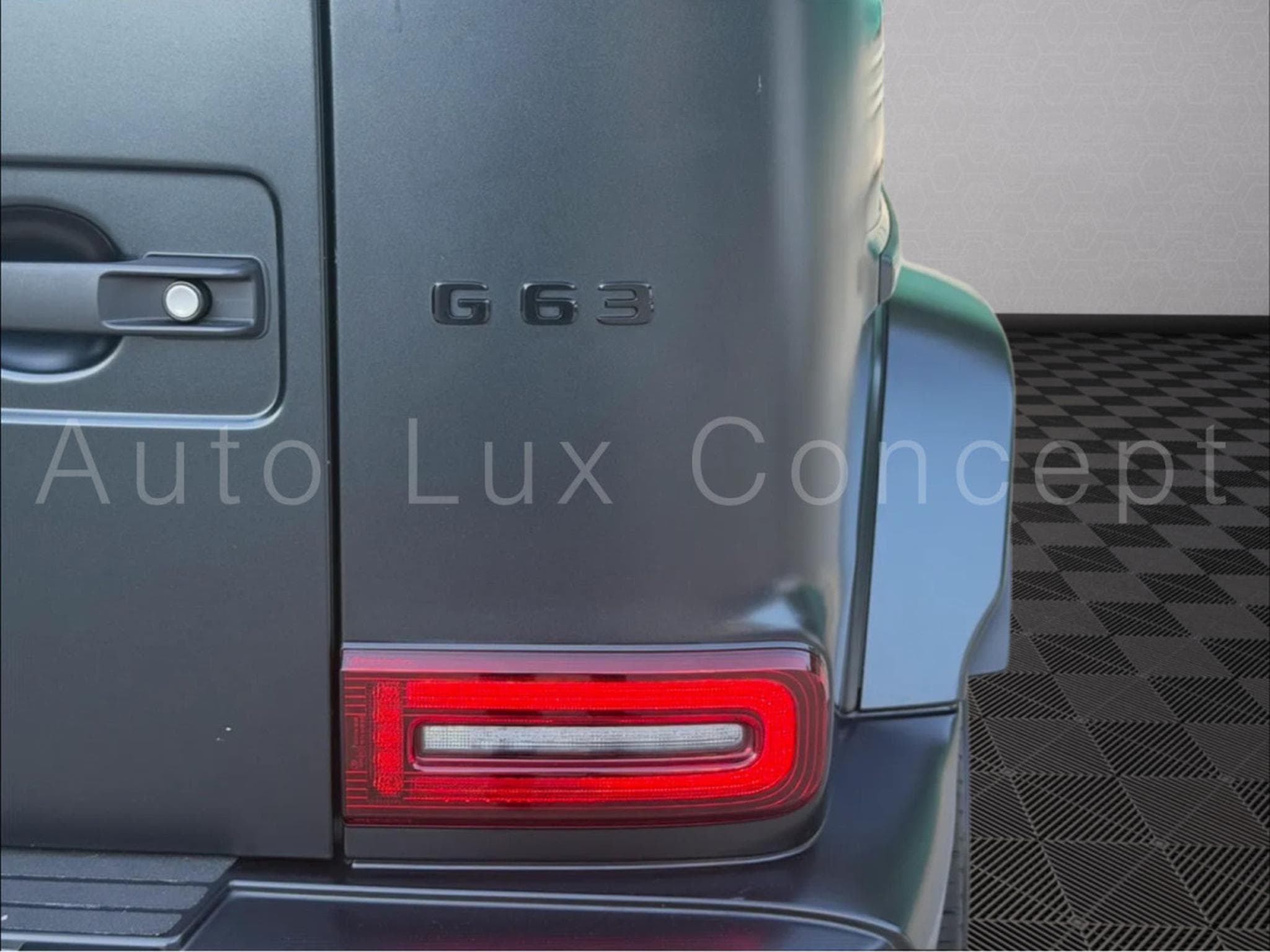 Mercedes G 63 AMG SUPERIOR Line (2023) - Photo 11