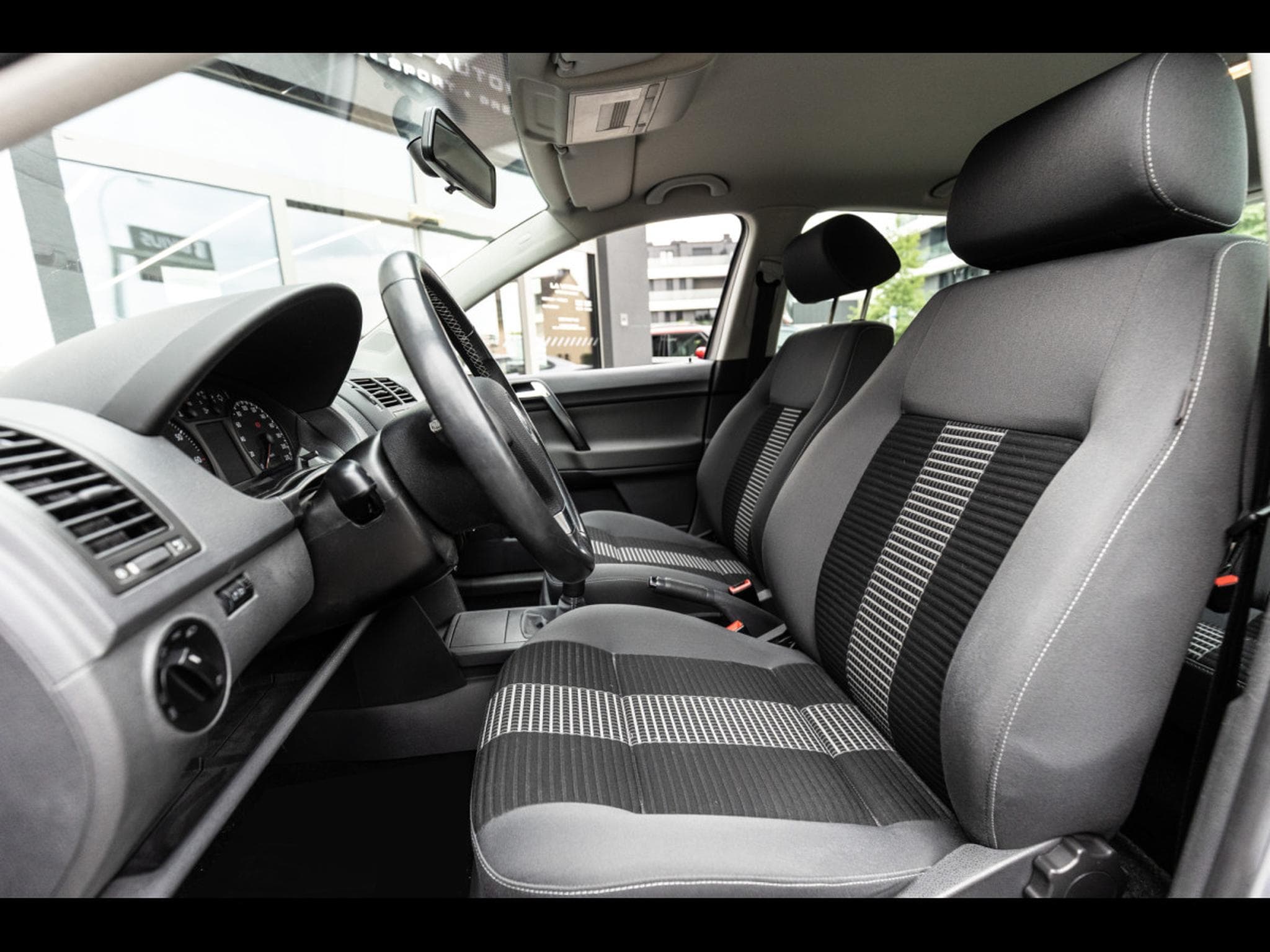 VW Polo IV (9N3) 1.4 UNITED (2008) - Photo 10