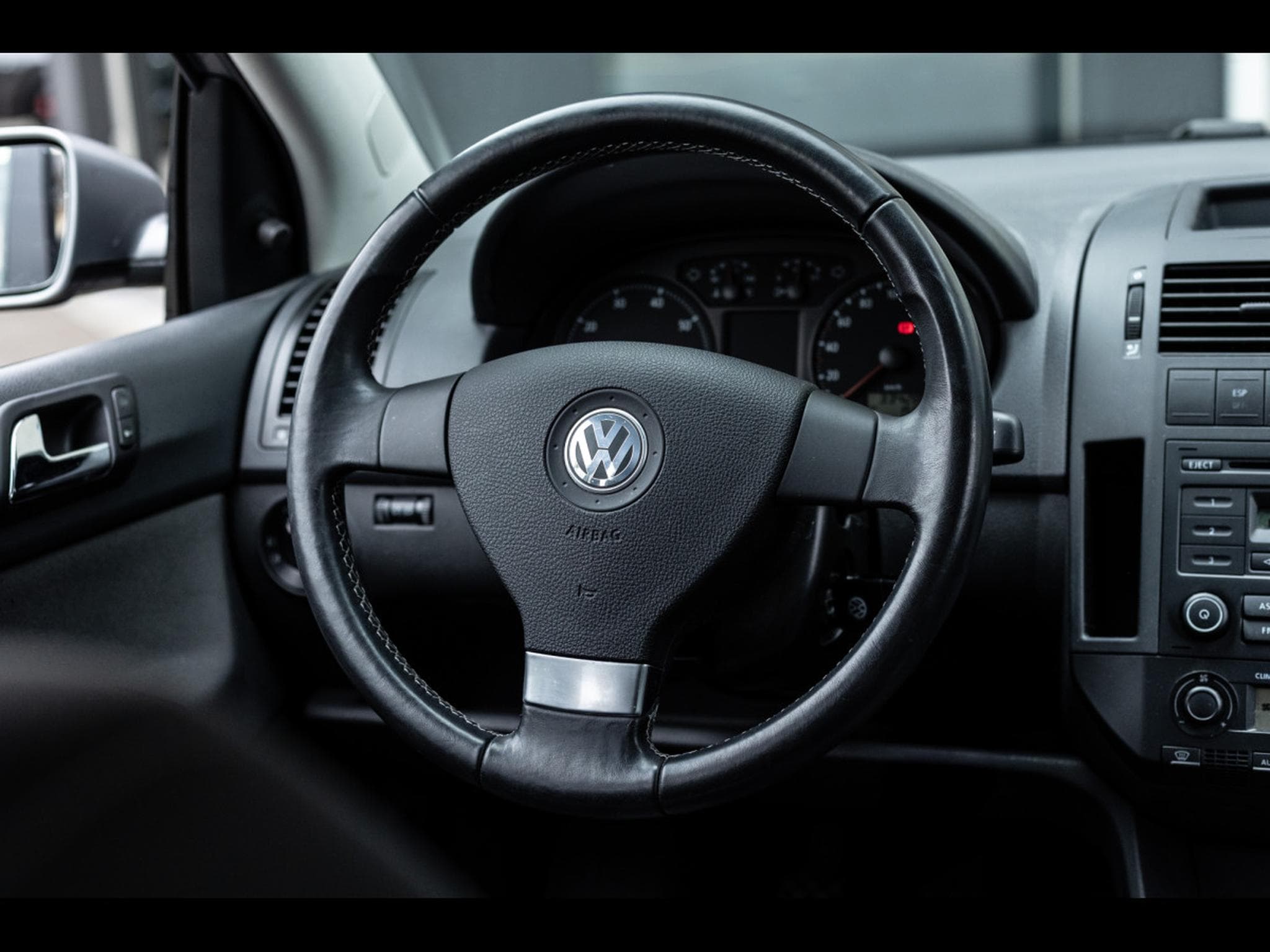 VW Polo IV (9N3) 1.4 UNITED (2008) - Photo 11