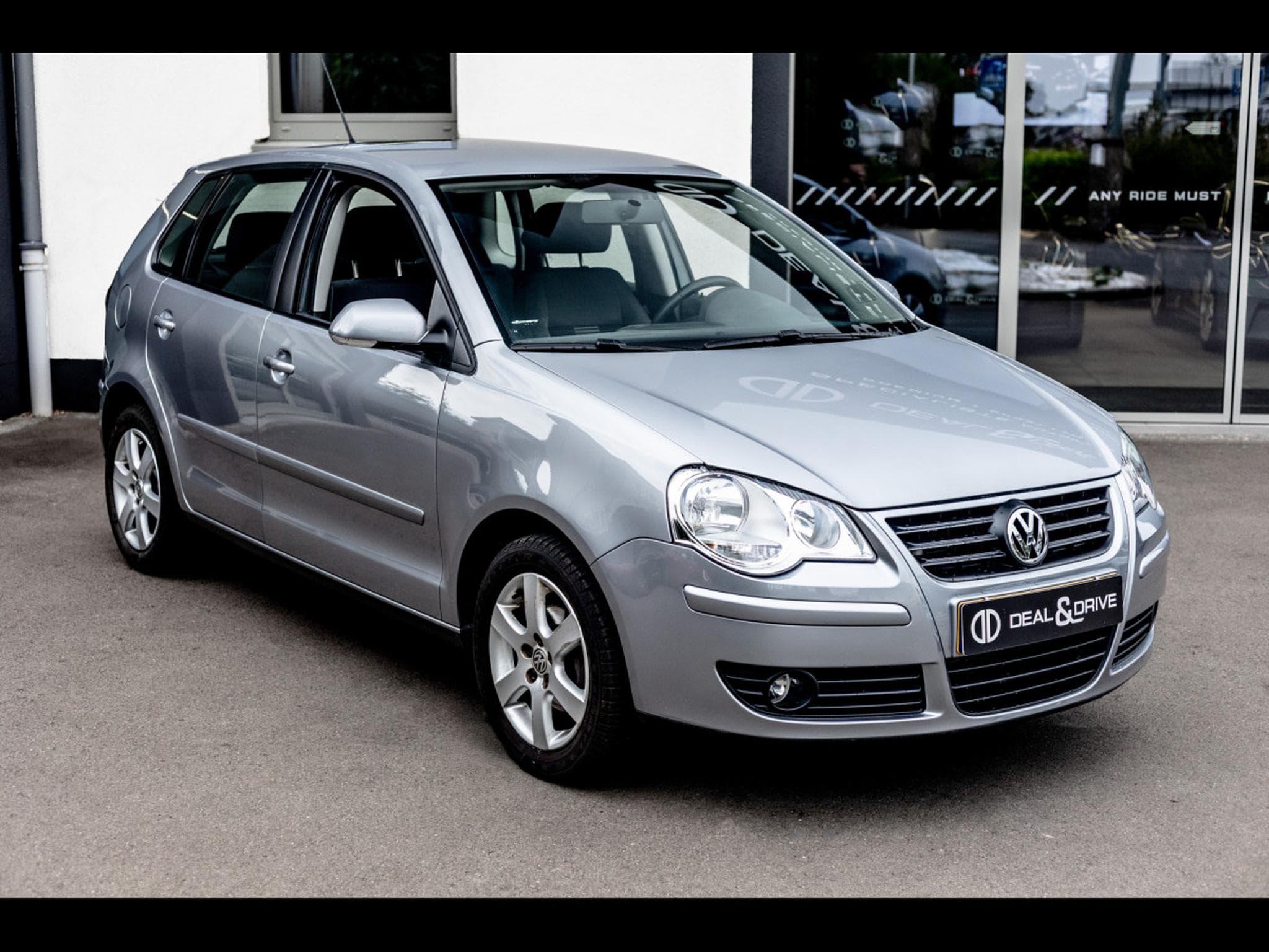 VW Polo IV (9N3) 1.4 UNITED (2008) - Photo 6