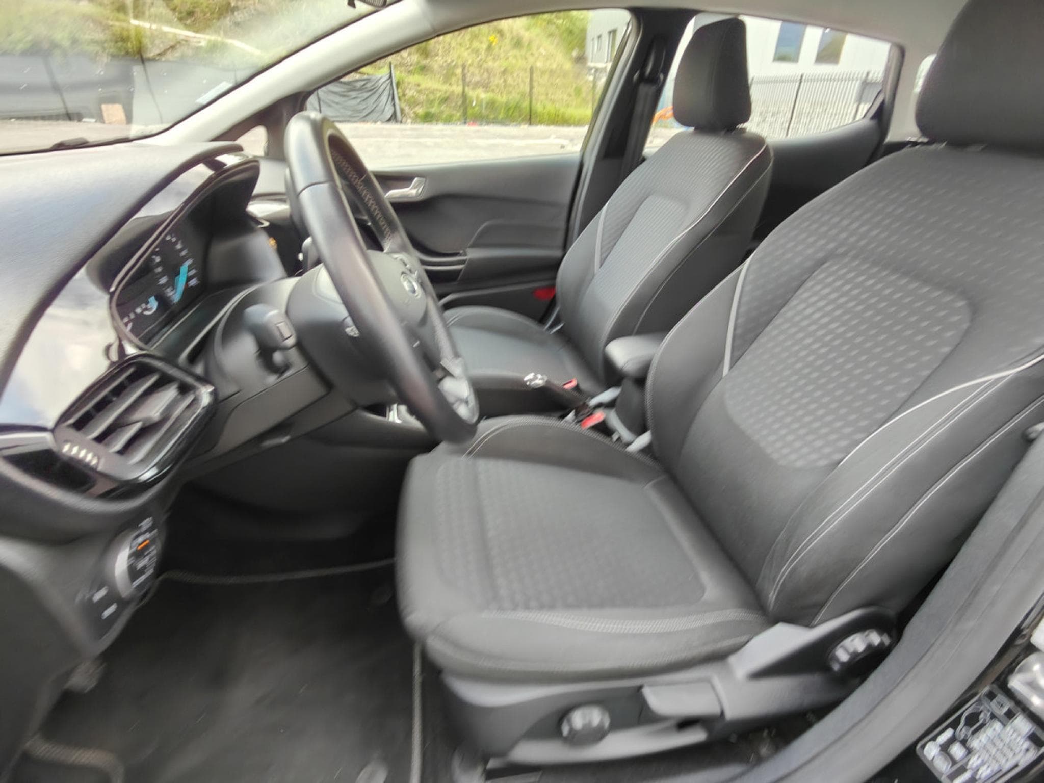 Ford Fiesta 1.0 ECOBOOST CARPLAY CLIMATISATION RADAR ARR (2018) - Photo 11