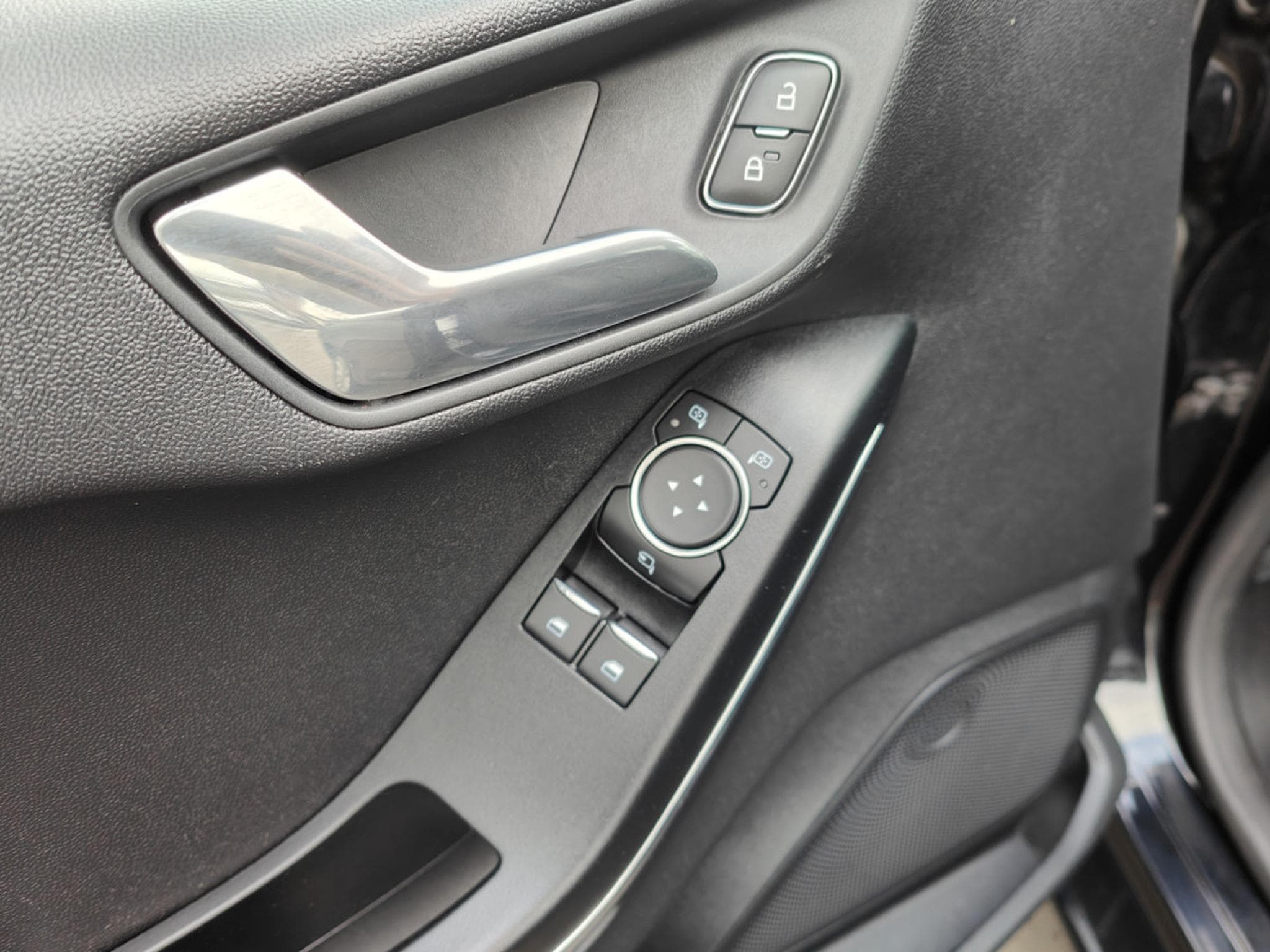 Ford Fiesta 1.0 ECOBOOST CARPLAY CLIMATISATION RADAR ARR (2018) - Photo 12