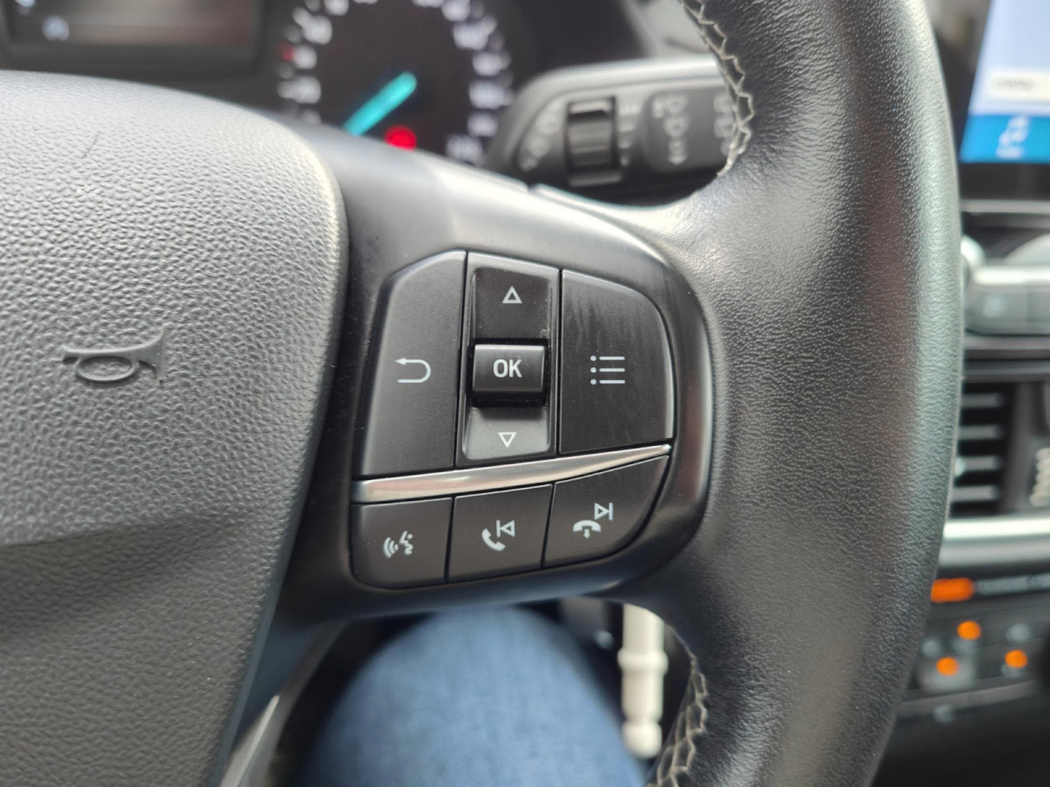 Ford Fiesta 1.0 ECOBOOST CARPLAY CLIMATISATION RADAR ARR (2018) - Photo 18