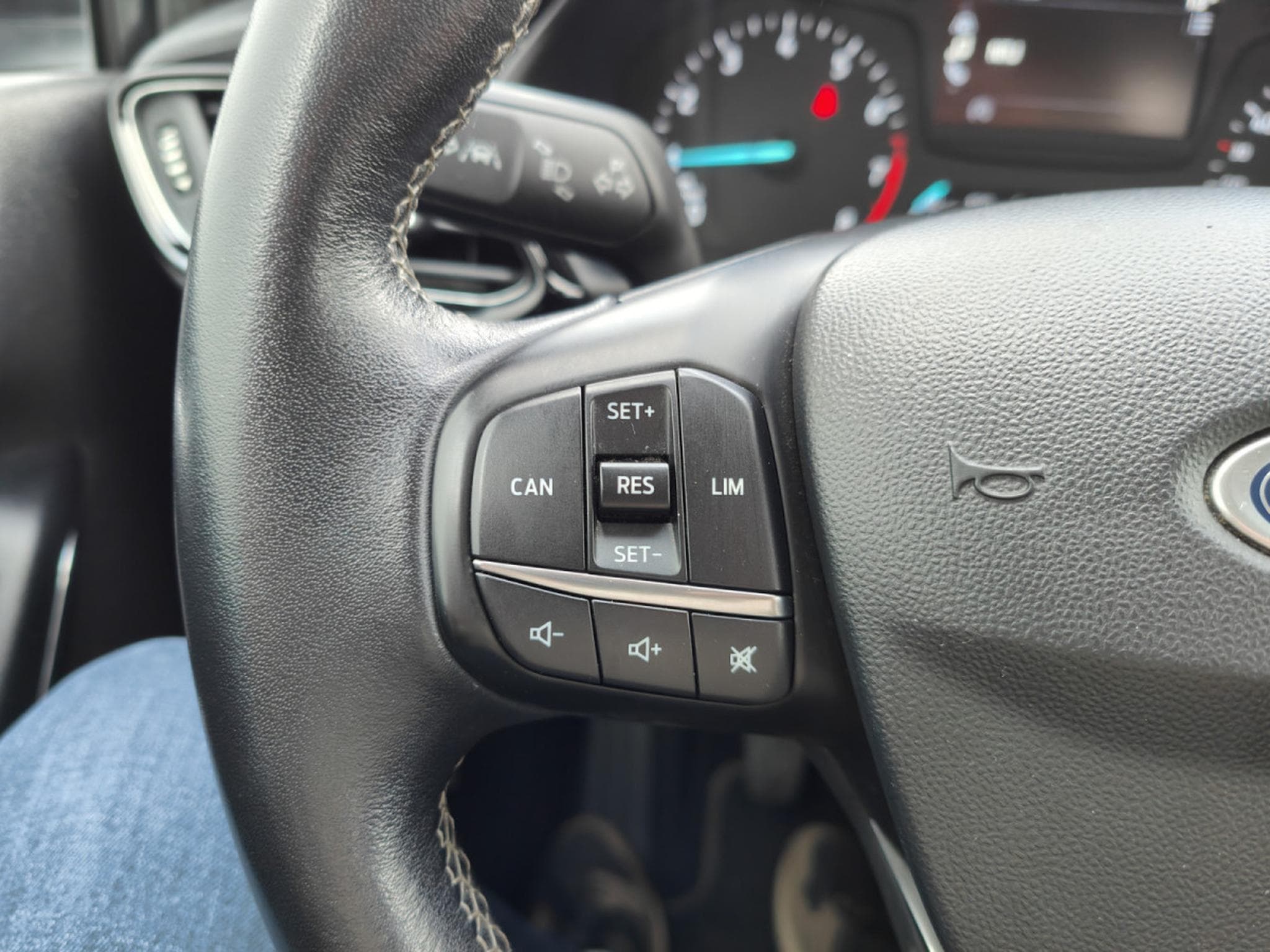 Ford Fiesta 1.0 ECOBOOST CARPLAY CLIMATISATION RADAR ARR (2018) - Photo 19