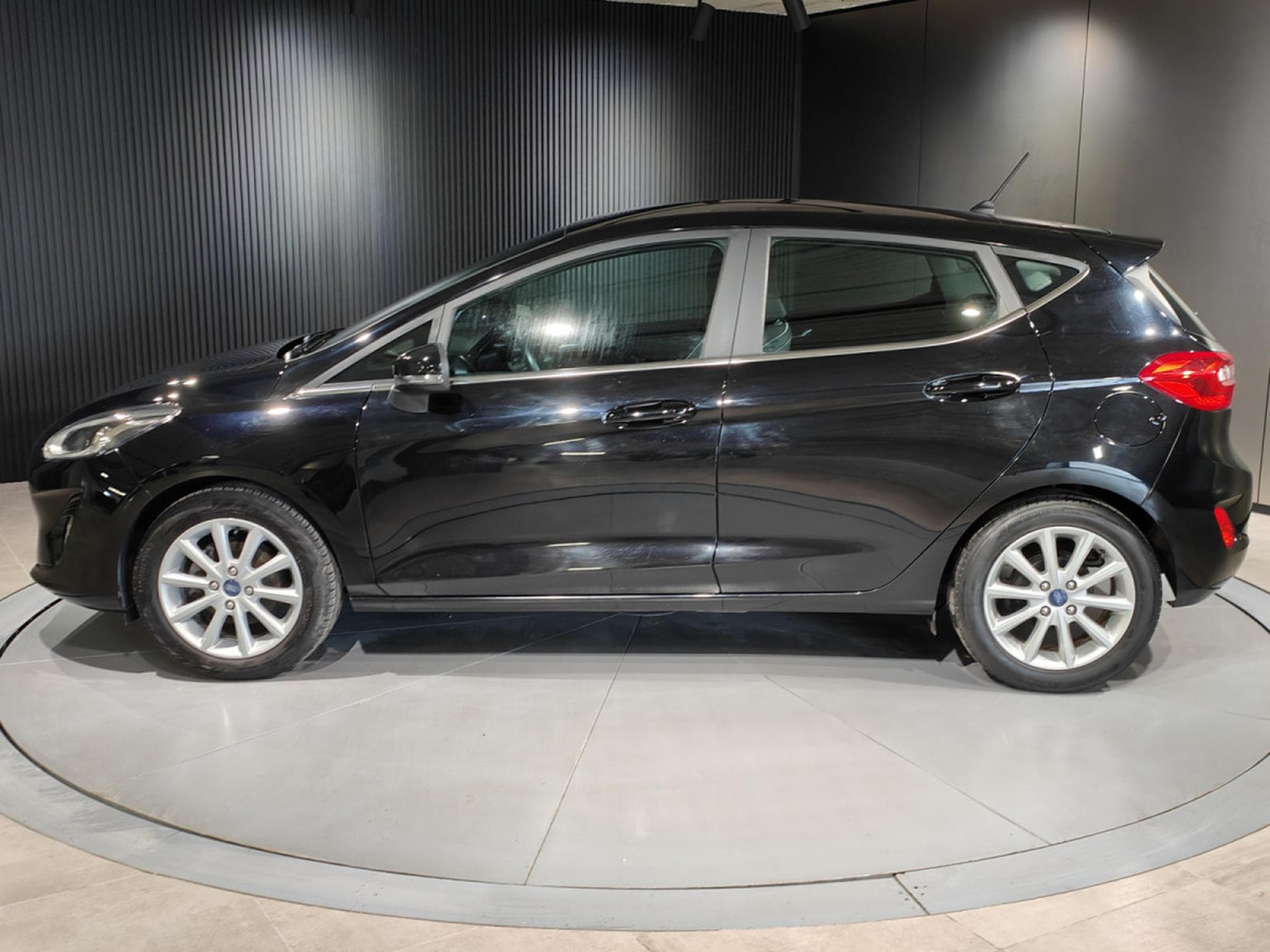 Ford Fiesta 1.0 ECOBOOST CARPLAY CLIMATISATION RADAR ARR (2018) - Photo 5