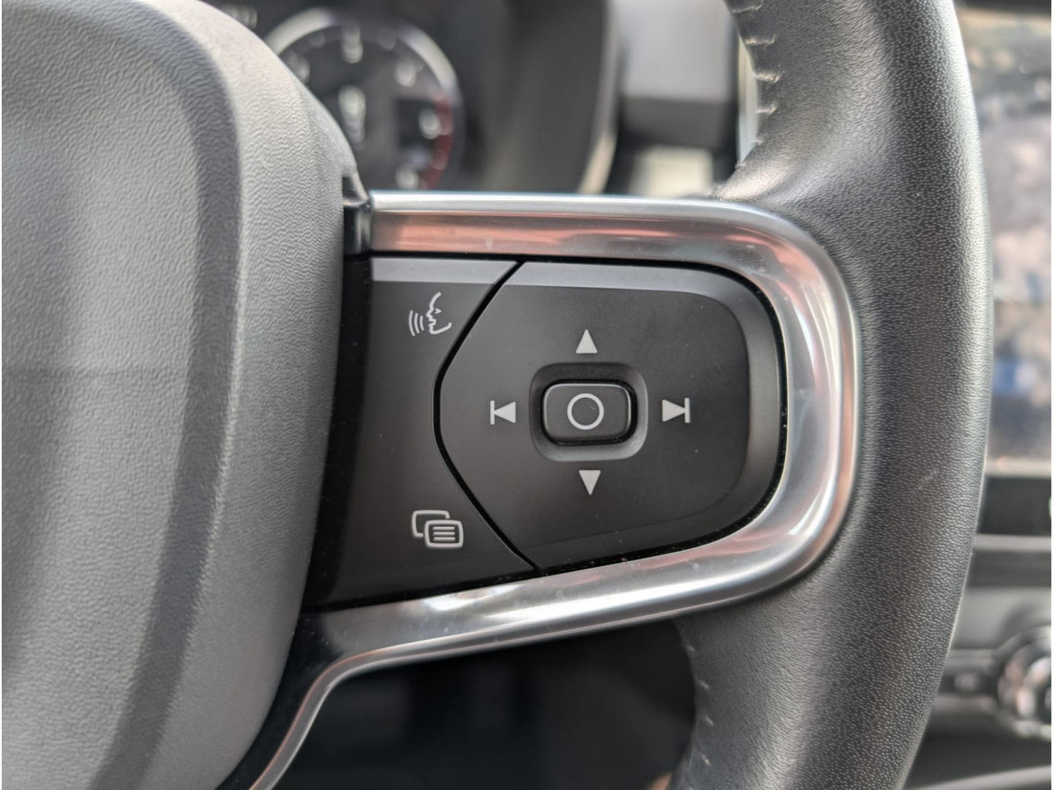 Volvo XC40 D3 MOMENTUM AUTOMATIQUE 2.0D 150 (2019) - Photo 10