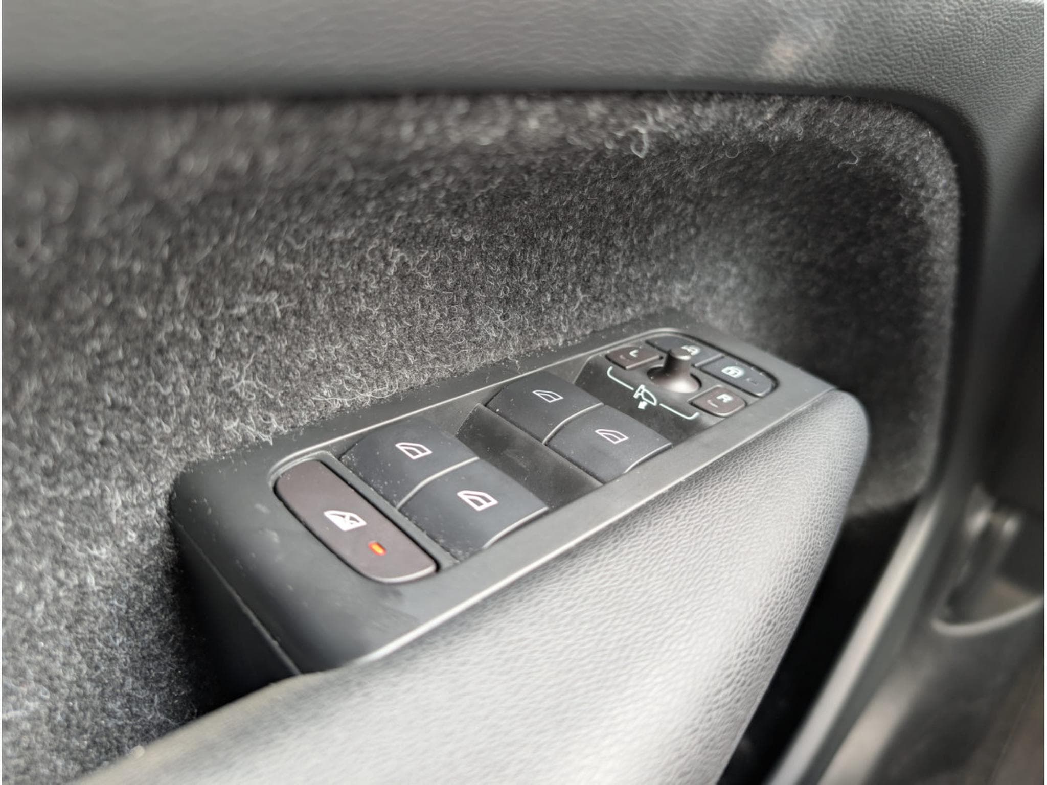 Volvo XC40 D3 MOMENTUM AUTOMATIQUE 2.0D 150 (2019) - Photo 12