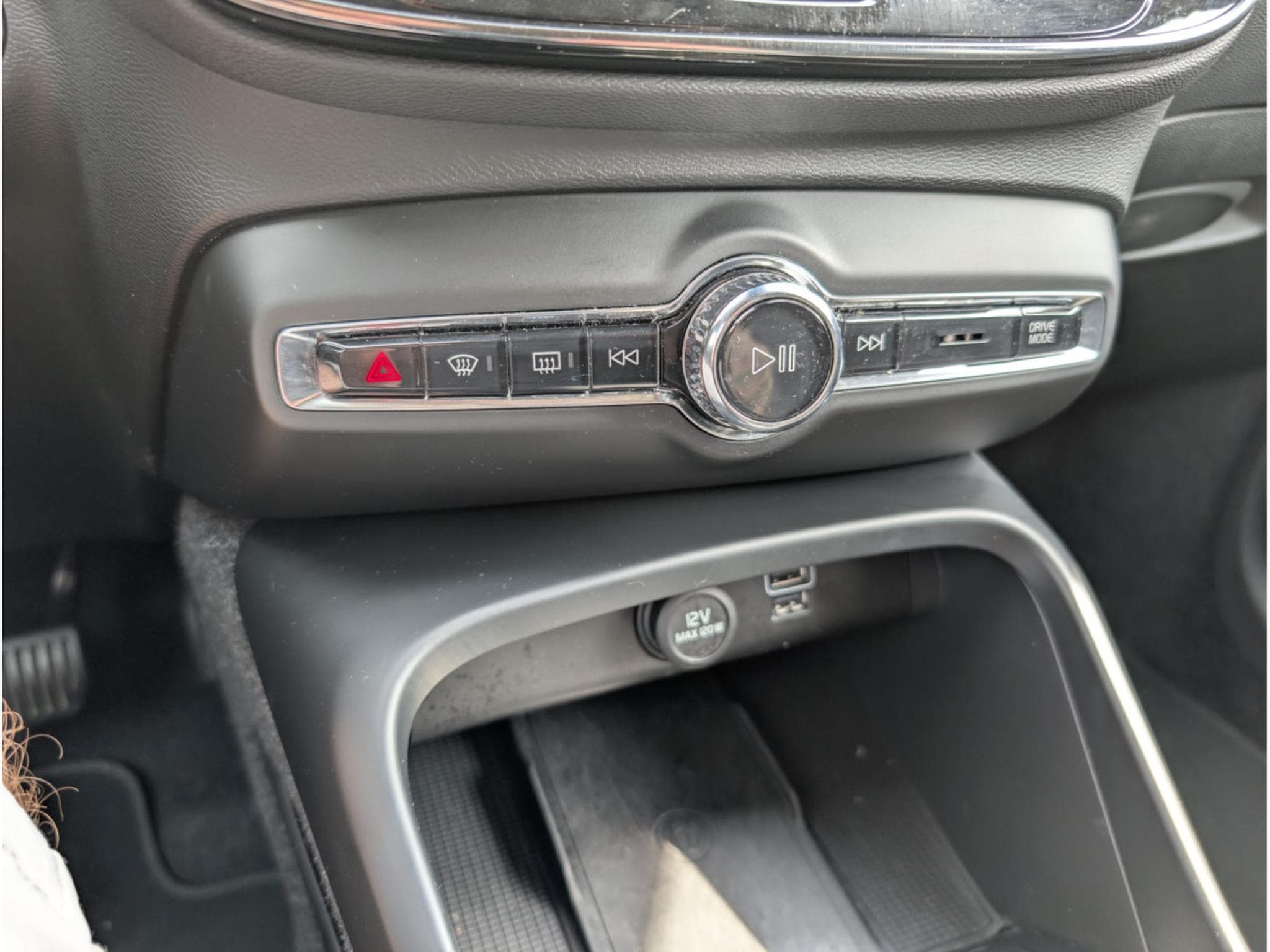 Volvo XC40 D3 MOMENTUM AUTOMATIQUE 2.0D 150 (2019) - Photo 16