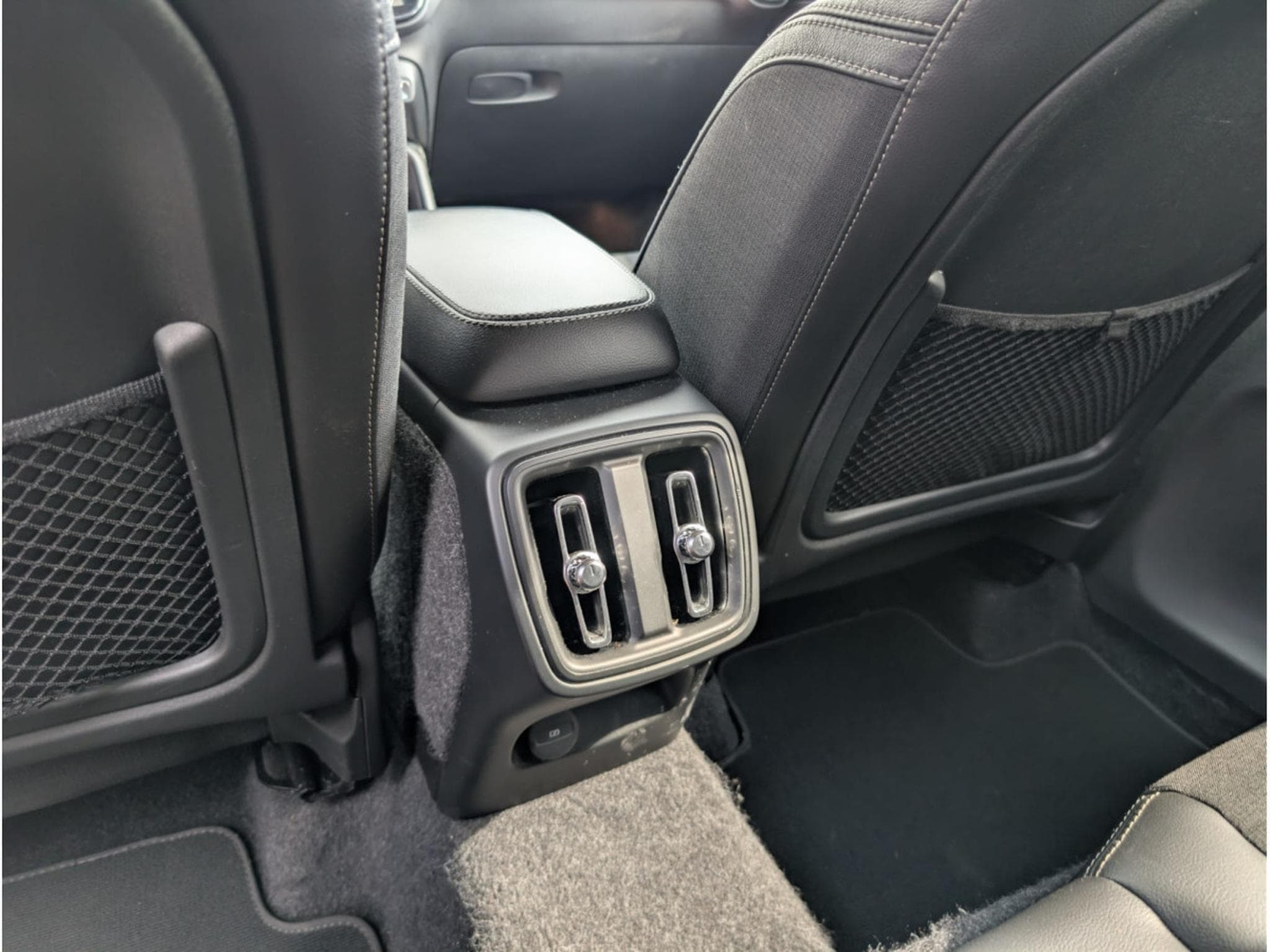Volvo XC40 D3 MOMENTUM AUTOMATIQUE 2.0D 150 (2019) - Photo 18
