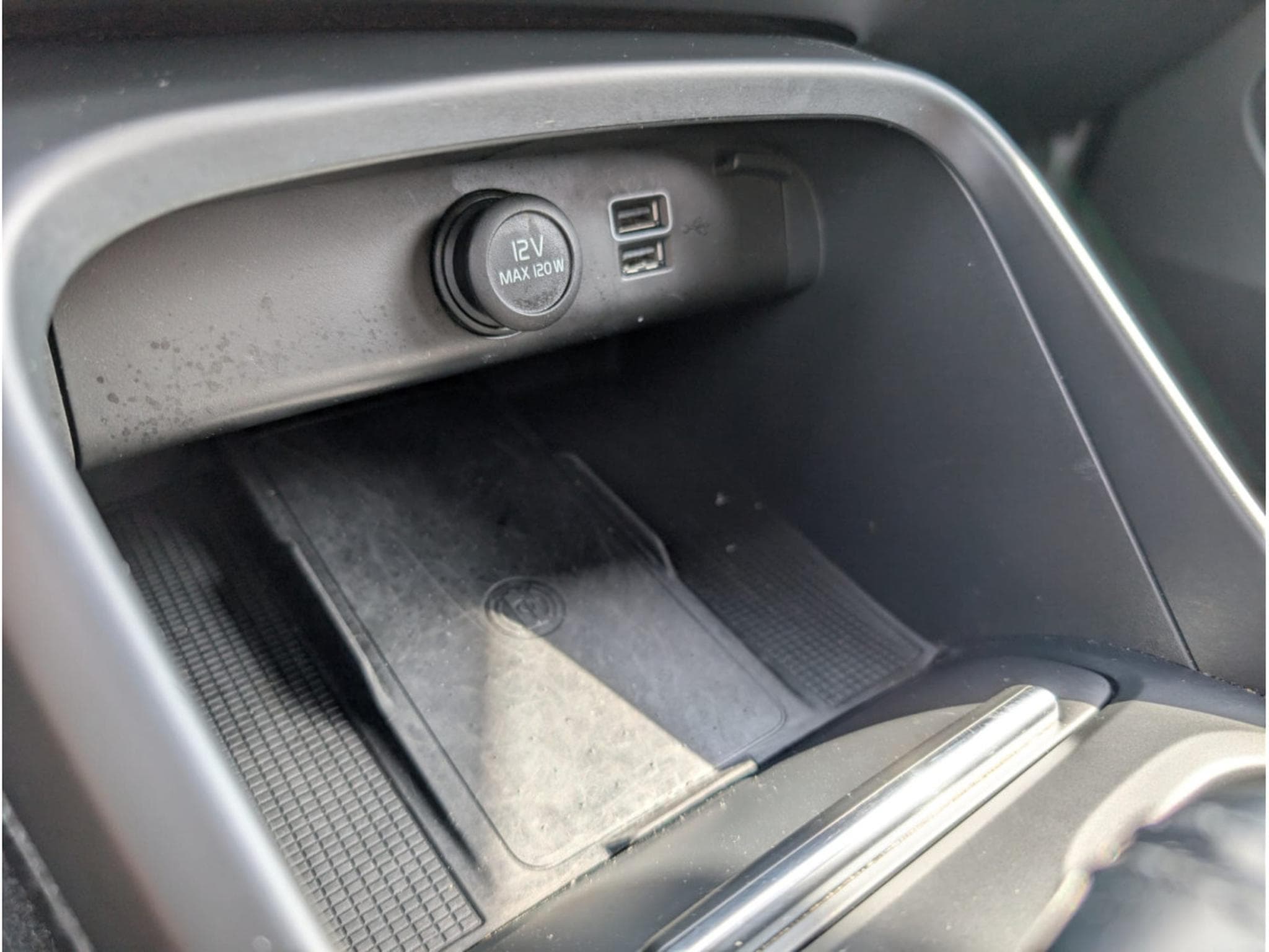 Volvo XC40 D3 MOMENTUM AUTOMATIQUE 2.0D 150 (2019) - Photo 22