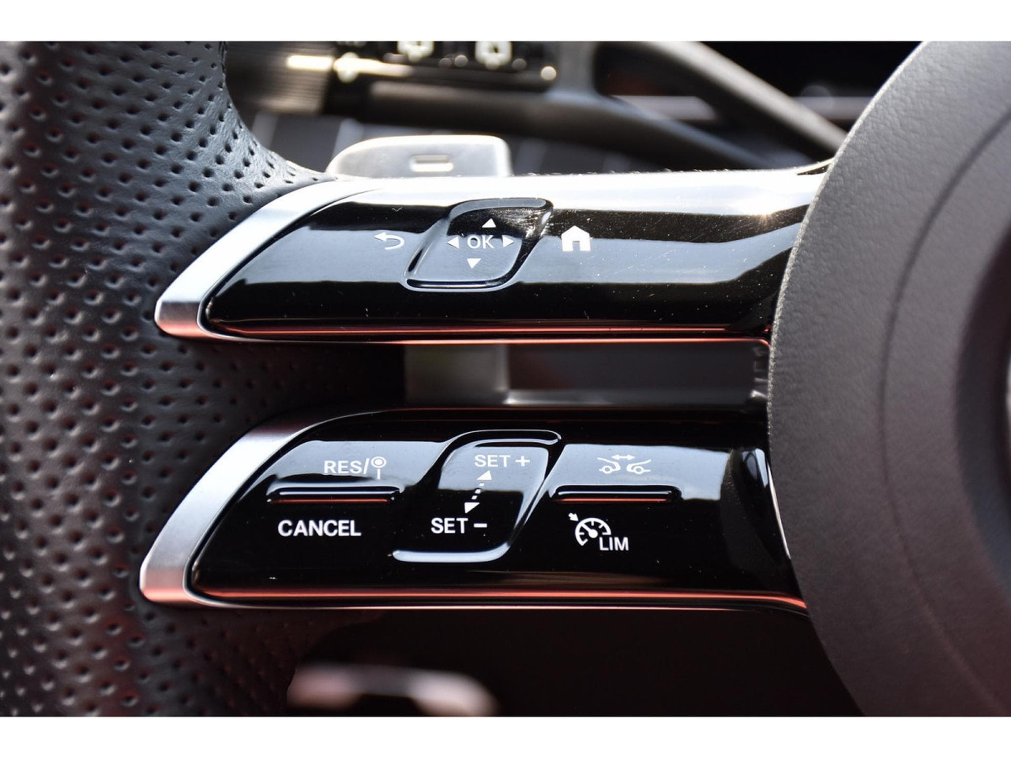 Mercedes C 300 de Break AMG Line 9G-Tronic ACC LANE SIDE CAM 1° MAIN (2025) - Foto 19