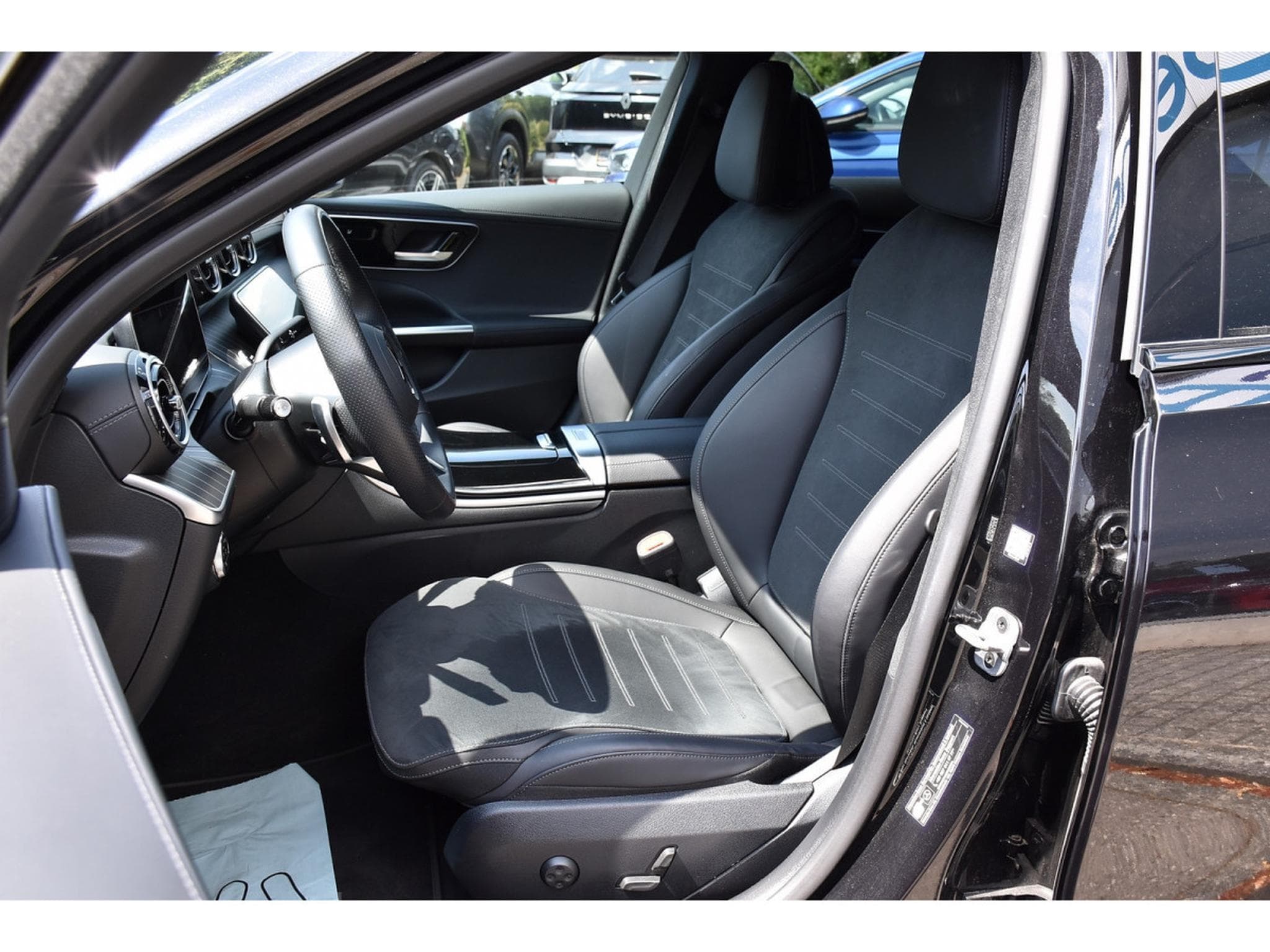 Mercedes C 300 de Break AMG Line 9G-Tronic ACC LANE SIDE CAM 1° MAIN (2025) - Foto 7