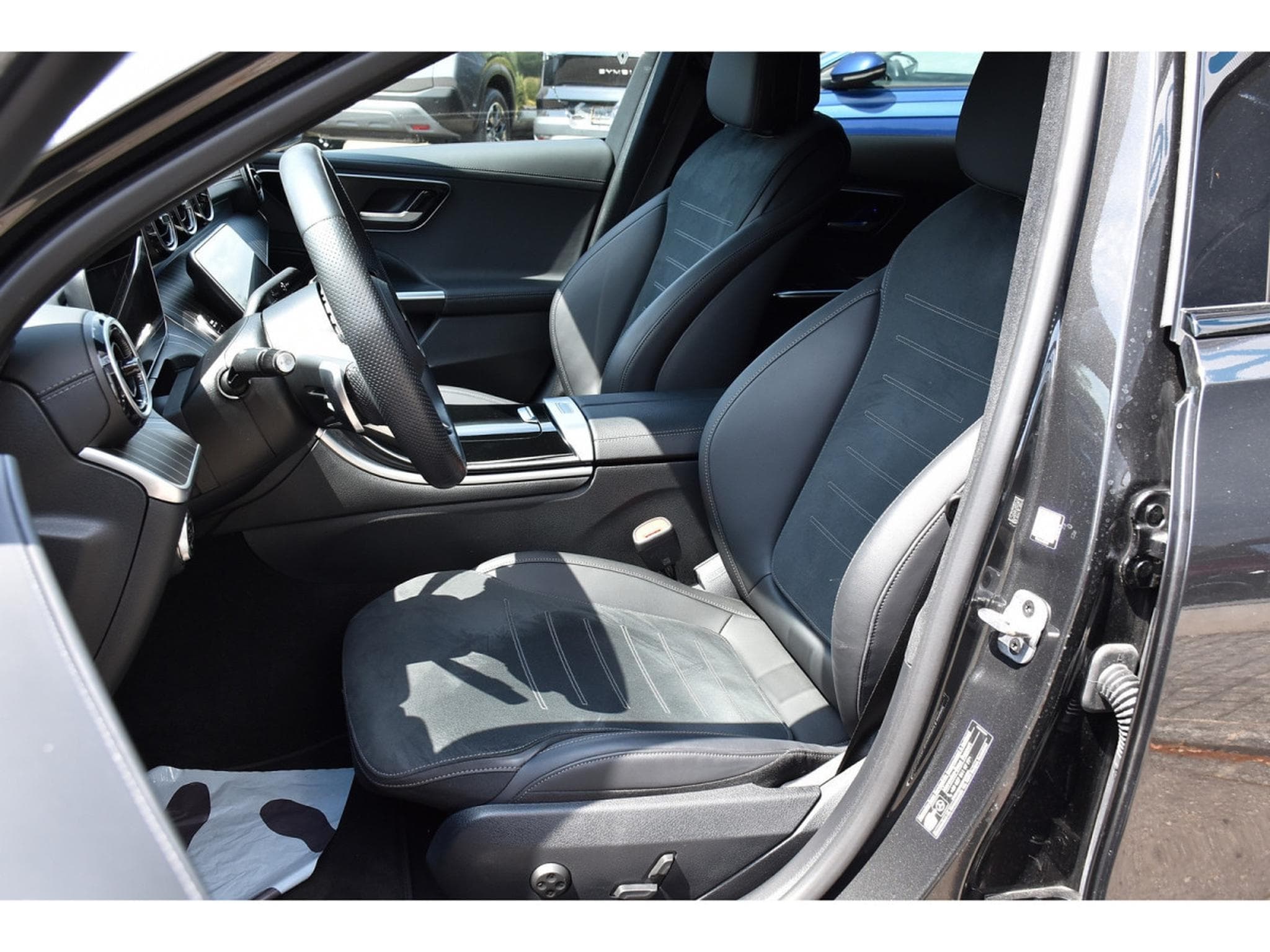 Mercedes C 300 de Break AMG Line 9G-Tronic ACC LANE SIDE CAM 1° MAIN (2025) - Foto 7
