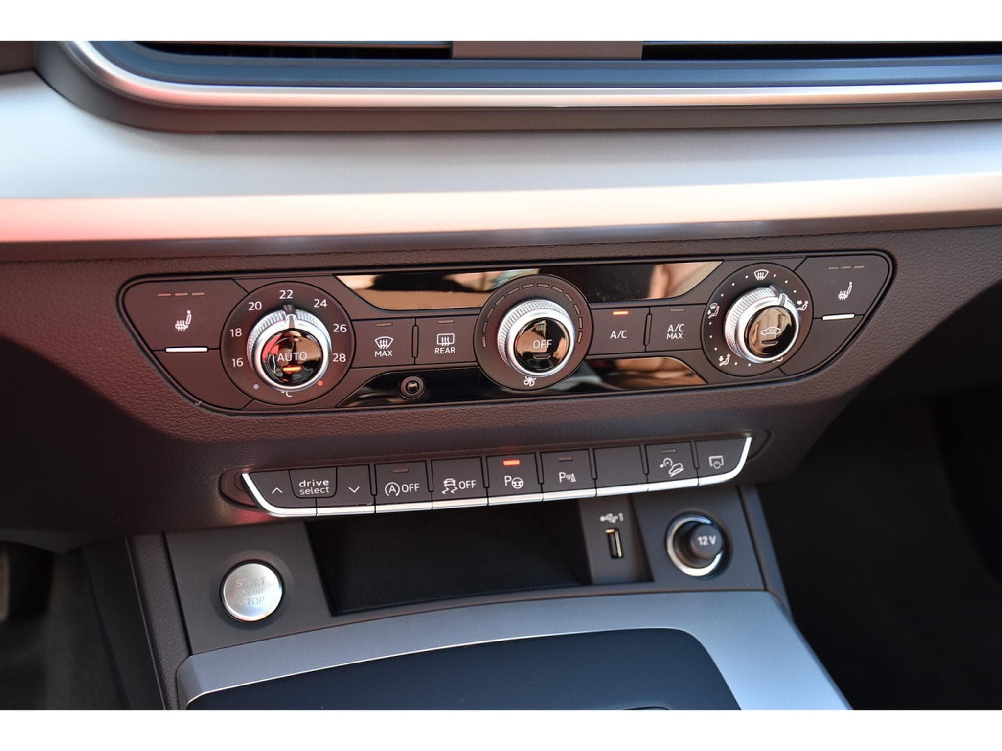 Audi Q5 40 TDI Quattro Advanced S-Tronic CUIR MEMO ACC SIDE B&O 1° M (2023) - Photo 18