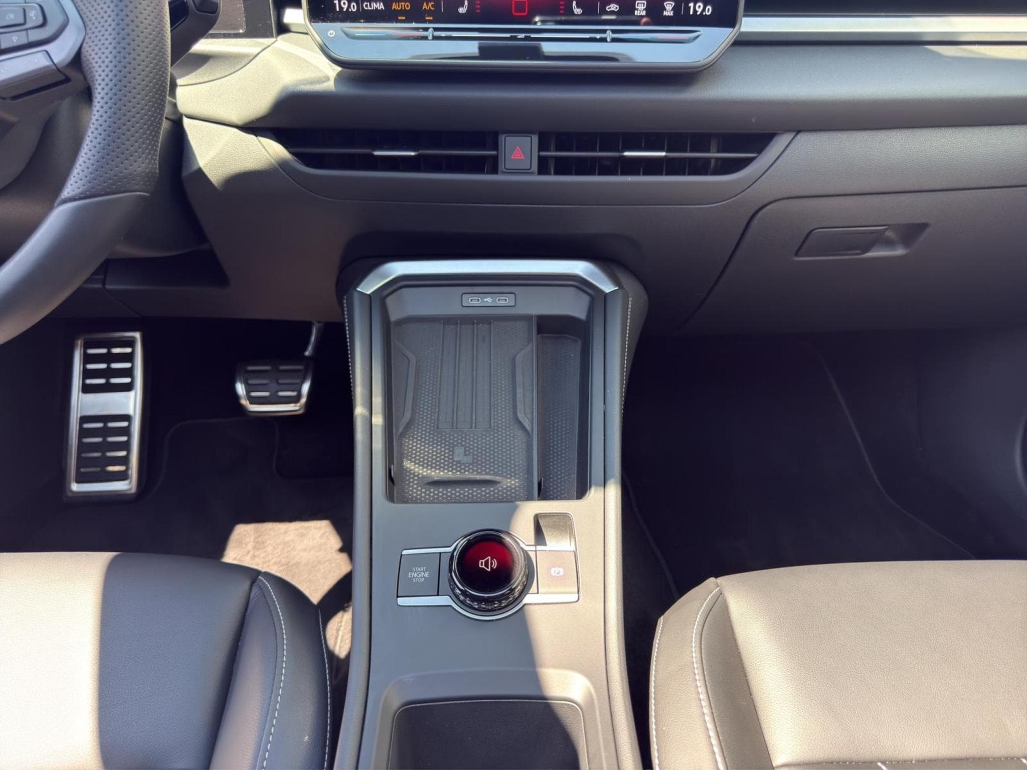 VW T-Roc R-Line 1.5 eTSI 150PS DSG (2026) - Photo 12