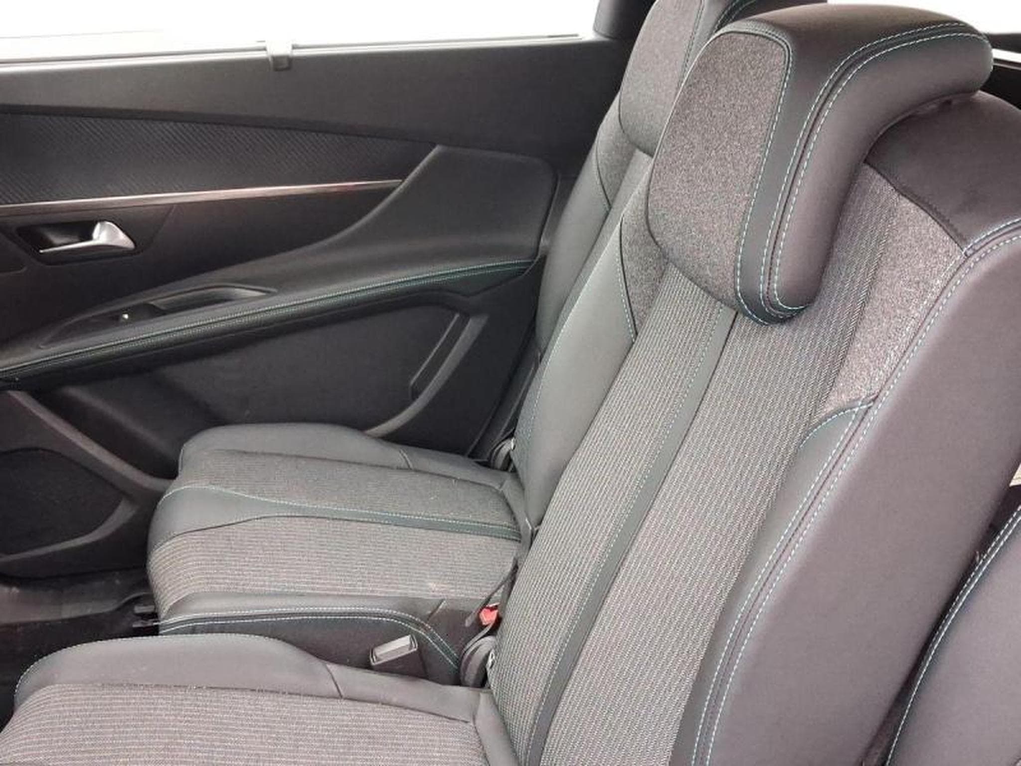 PEUGEOT 5008 1.2 PureTech 130ch S&S Allure (2023) - Photo 7