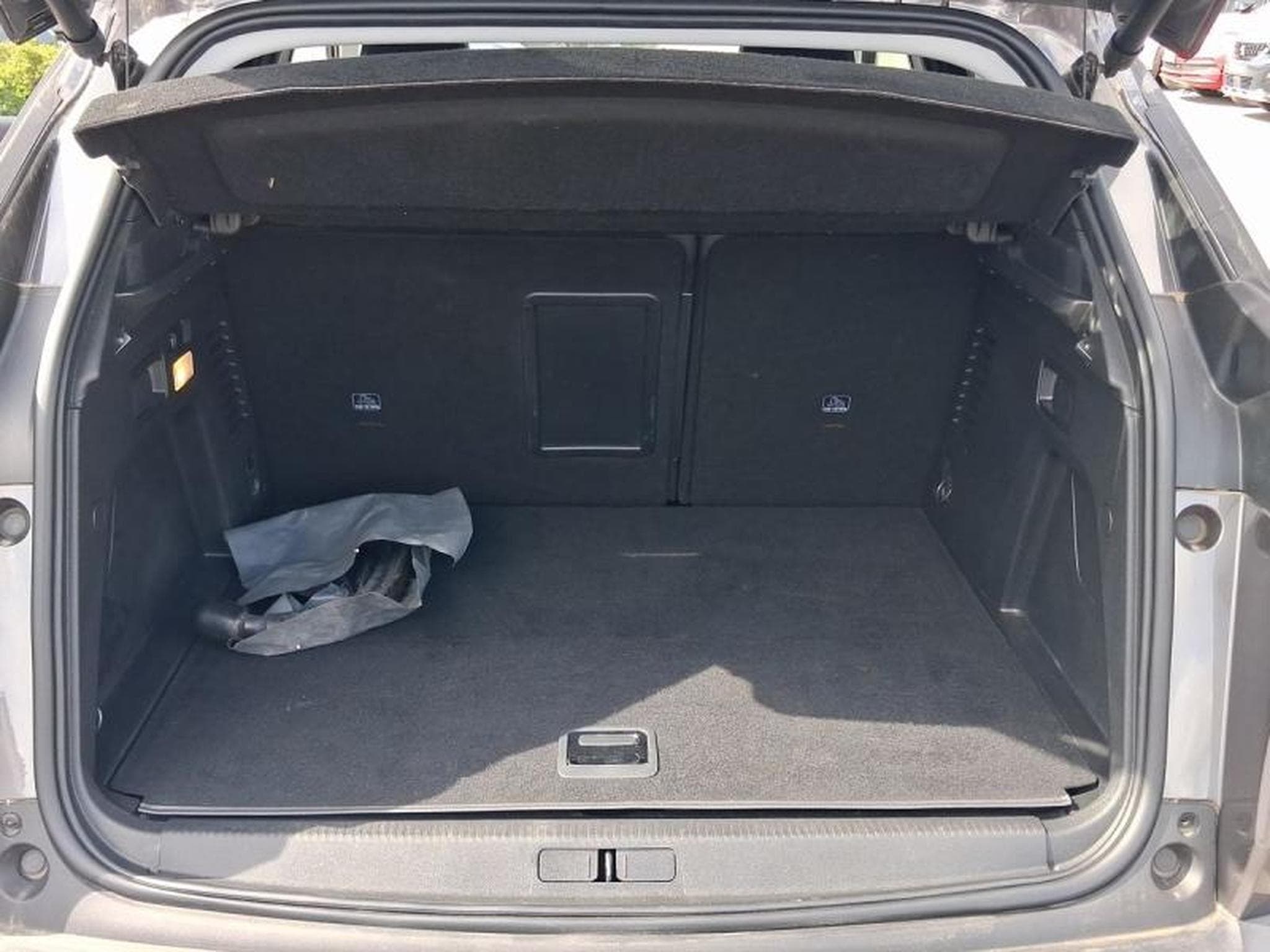 PEUGEOT 3008 HYBRID 225ch Allure Pack e-EAT8 (2022) - Photo 8