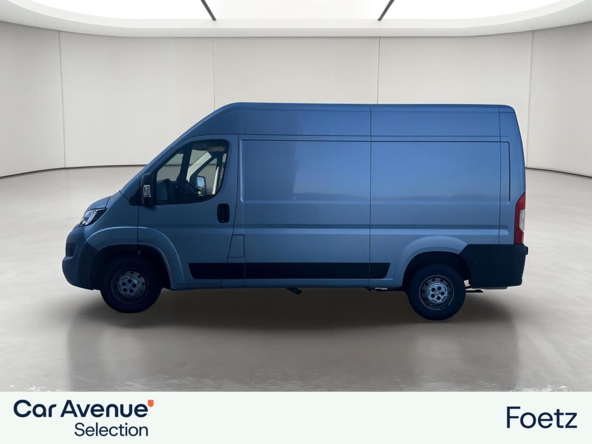 PEUGEOT Boxer 335 L2H2 2.2 BlueHDi S&S 165ch Asphalt (2021) - Photo 2