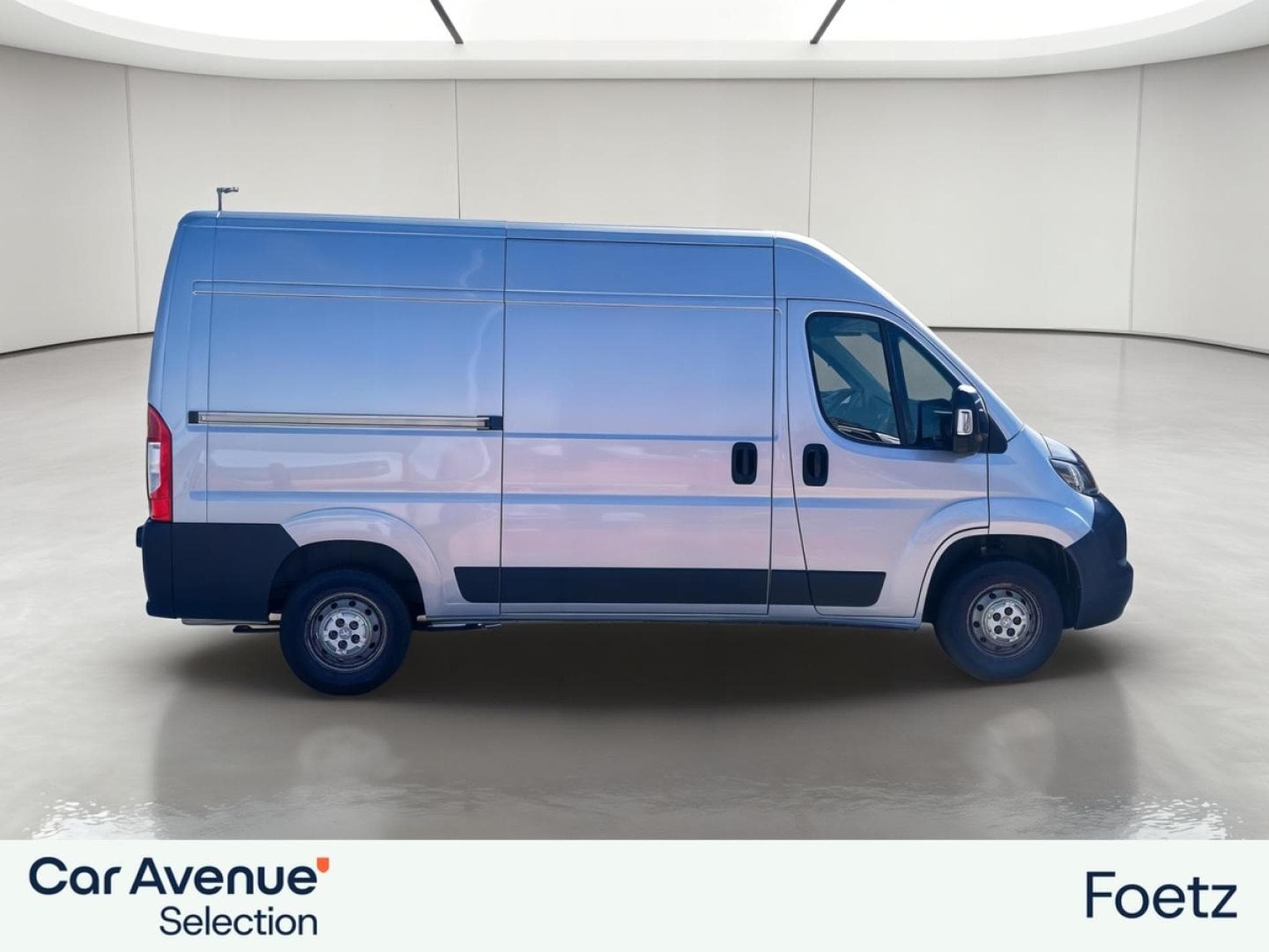 PEUGEOT Boxer 335 L2H2 2.2 BlueHDi S&S 165ch Asphalt (2021) - Photo 5