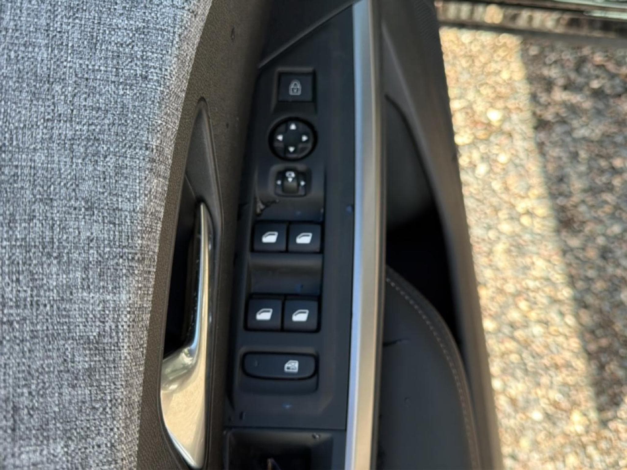 Peugeot 3008 1.2 HYBRID 145 ALLURE E-DCS6 (2025) - Photo 16