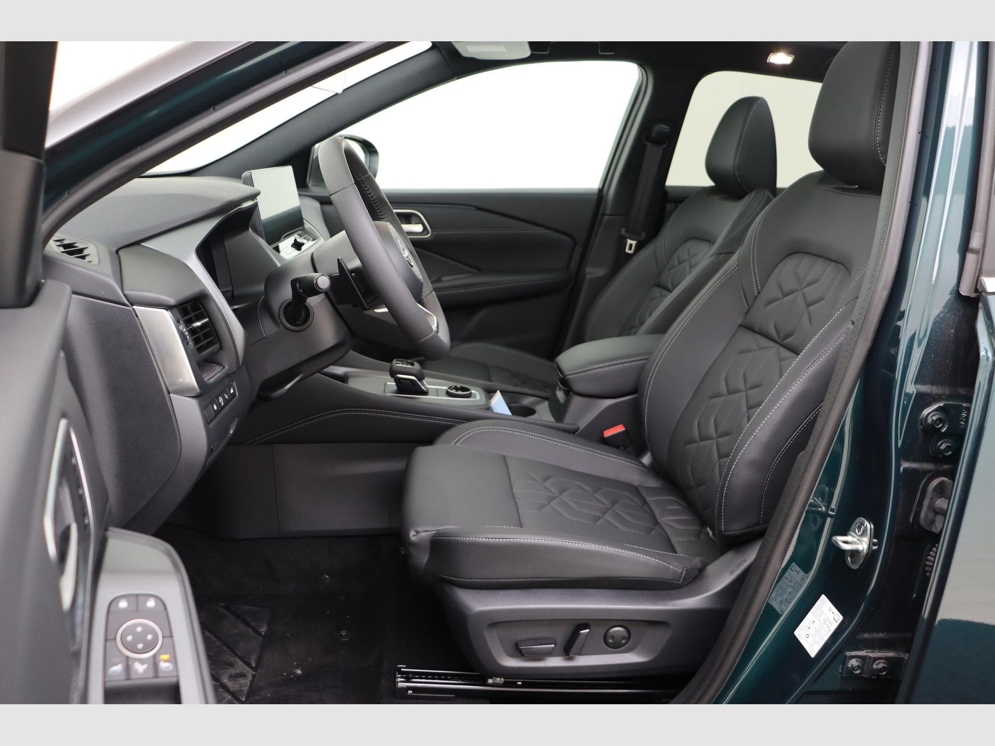 Nissan Qashqai Tekna / 2Tone / (MY25) (2026) - Photo 13