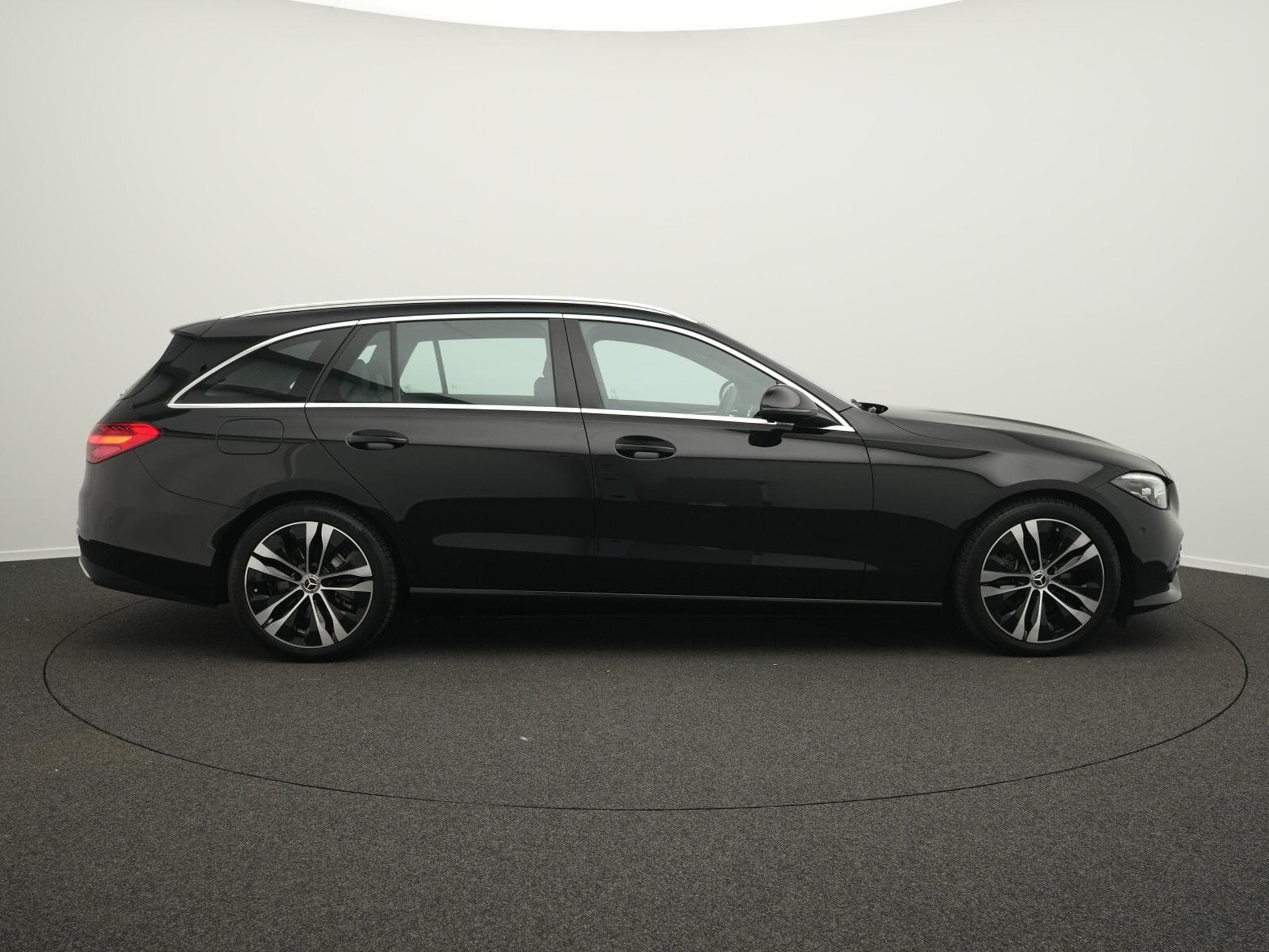 Mercedes C 180 T Avantgarde LED+Kamera+EasyPack+MBUX (2025) - Foto 5