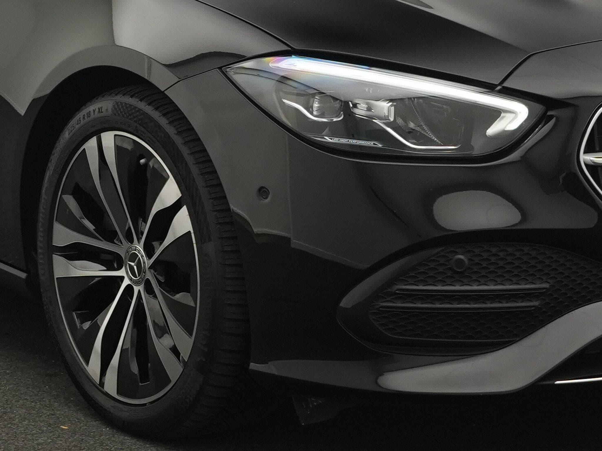Mercedes C 180 T Avantgarde LED+Kamera+EasyPack+MBUX (2025) - Foto 9