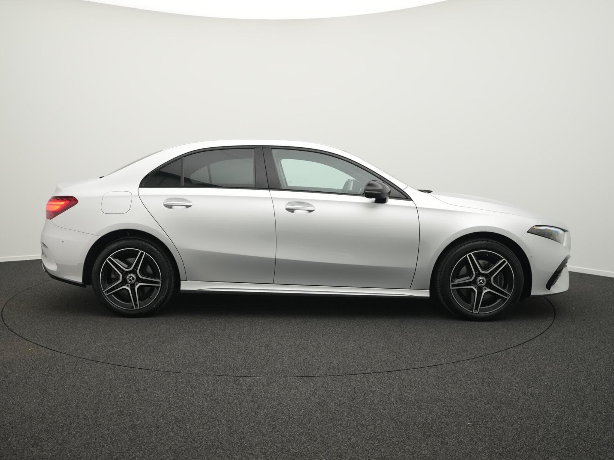 Mercedes A 250 e AMG-Line LED+Kamera+Night+Ambi (2023) - Foto 5