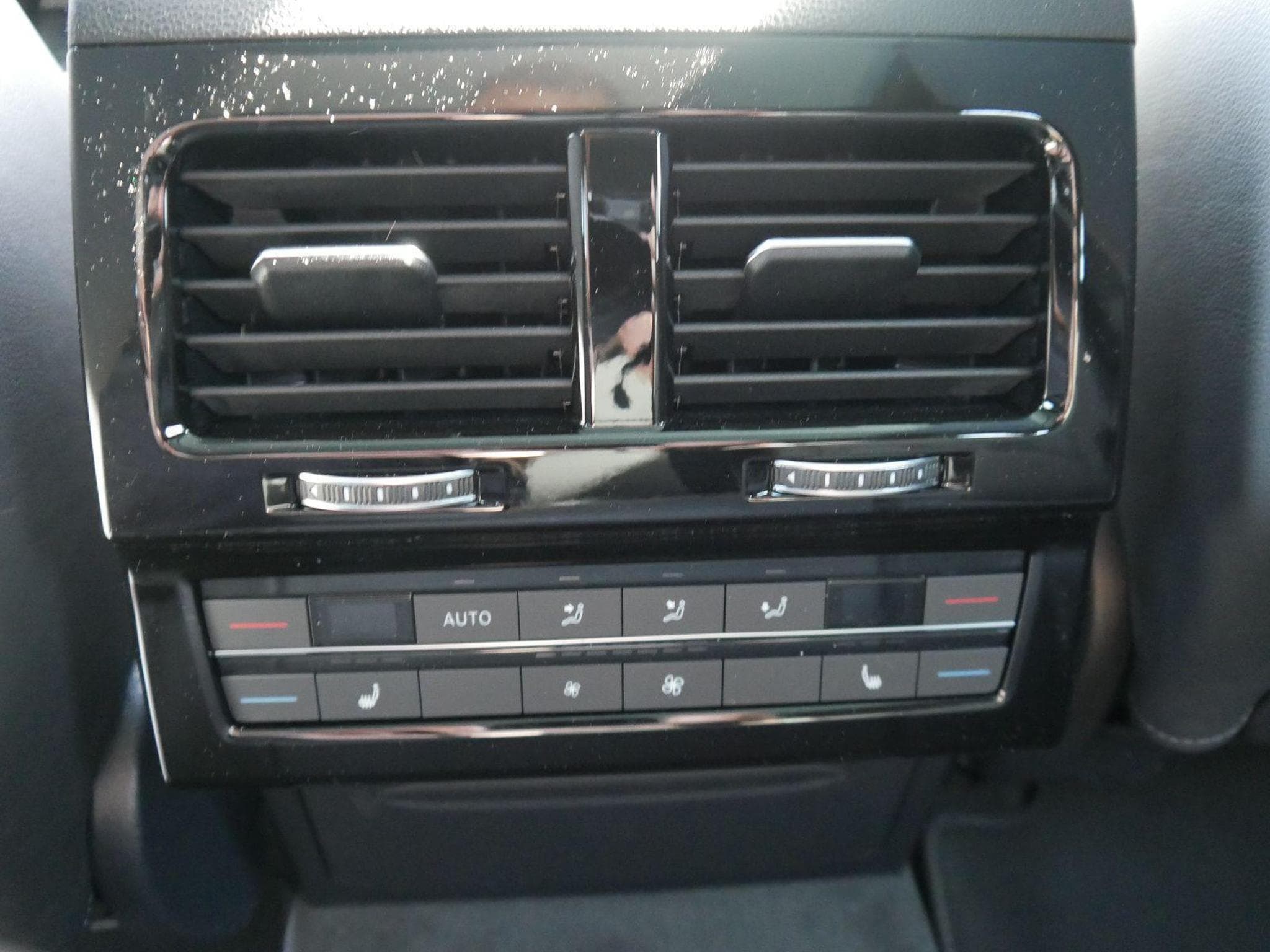 VW Touareg FINAL-EDITION (2026) - Photo 9